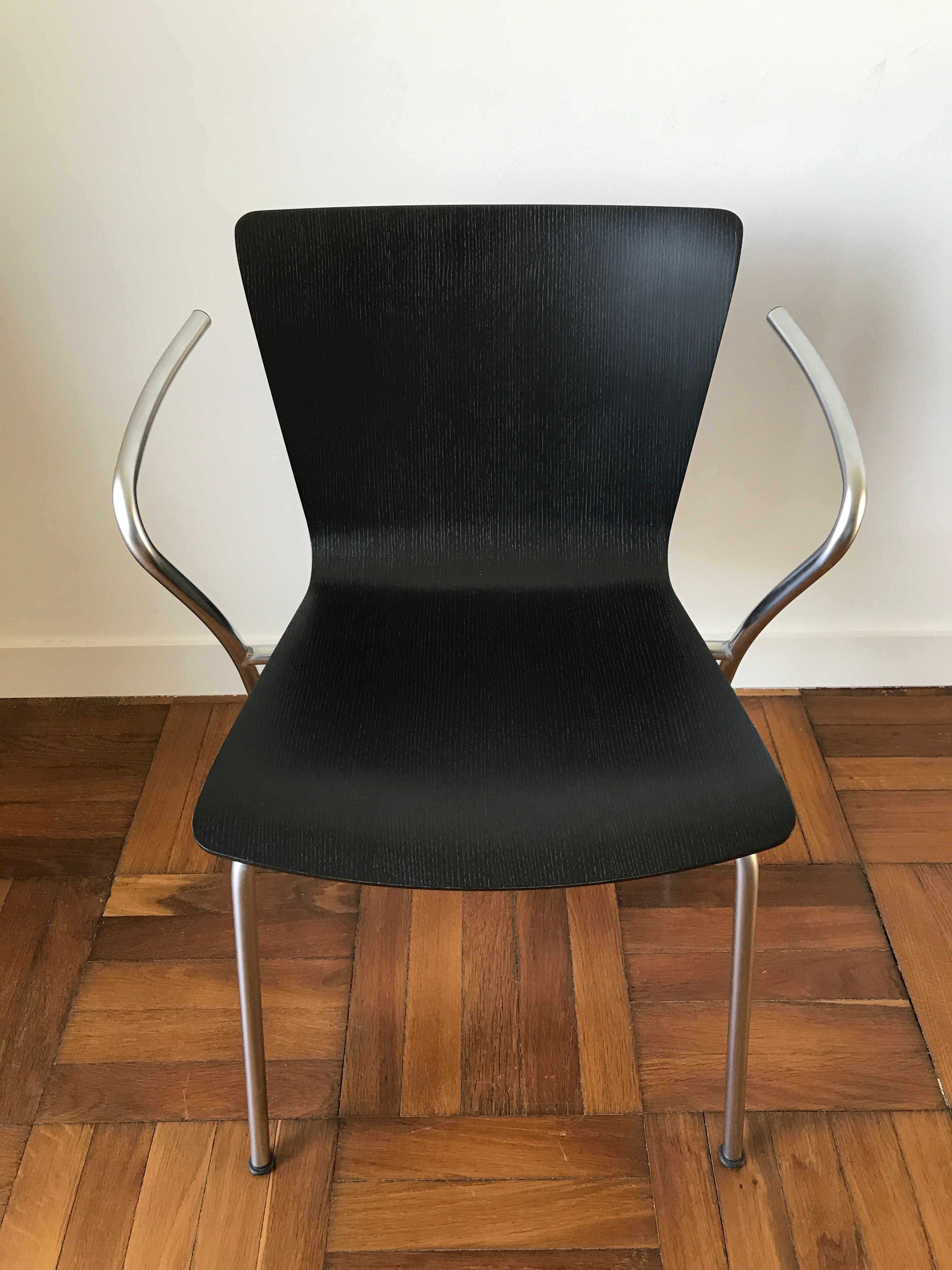 Pair of chairs Vicoduo designer Vico Magistretti