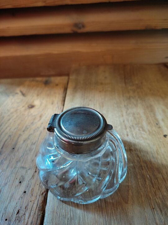 Inkwell in molded glass and vintage antique metal