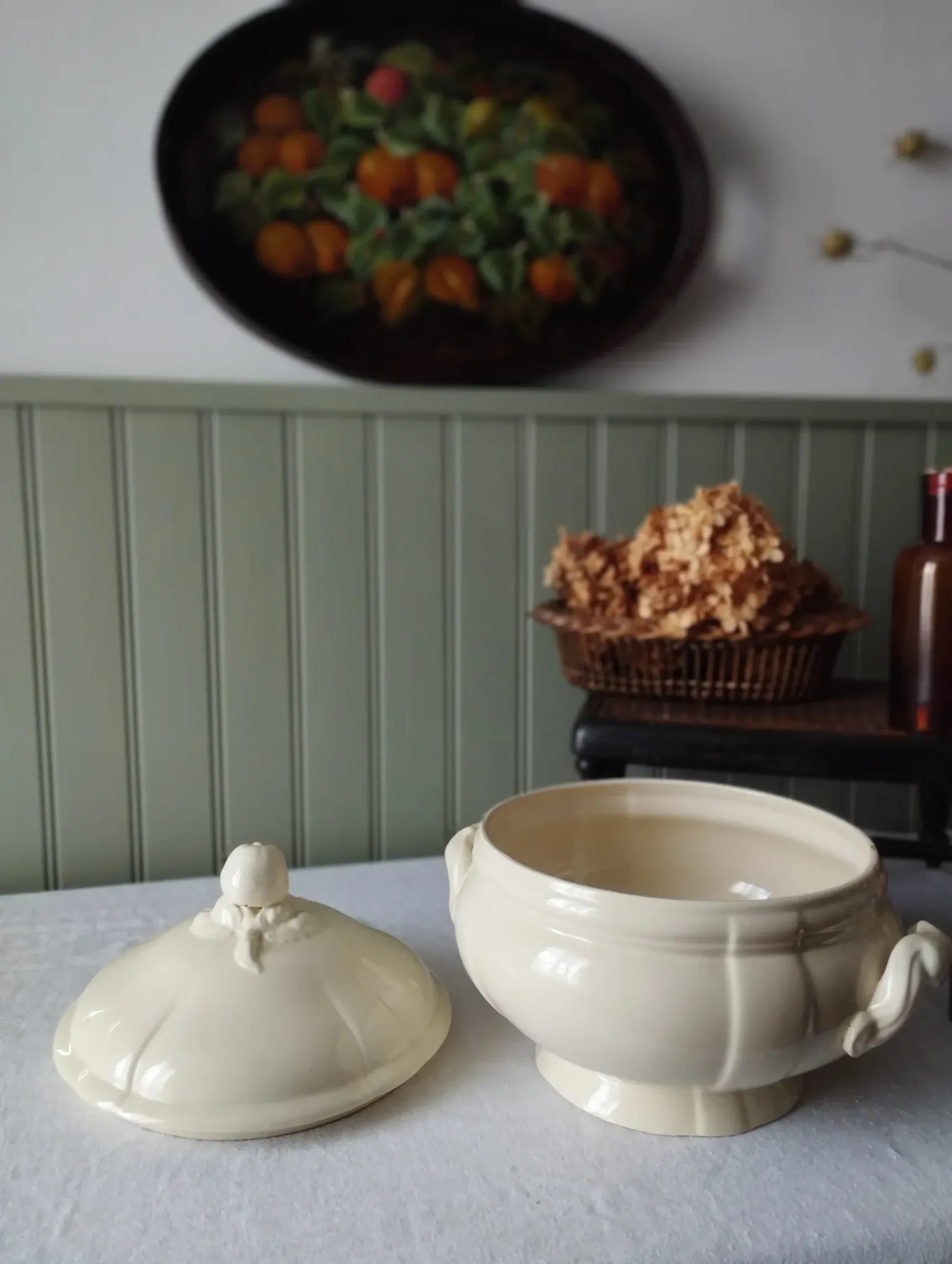 Antique soup tureen in ironstone from Sarreguemines Digoin service "Ivory".