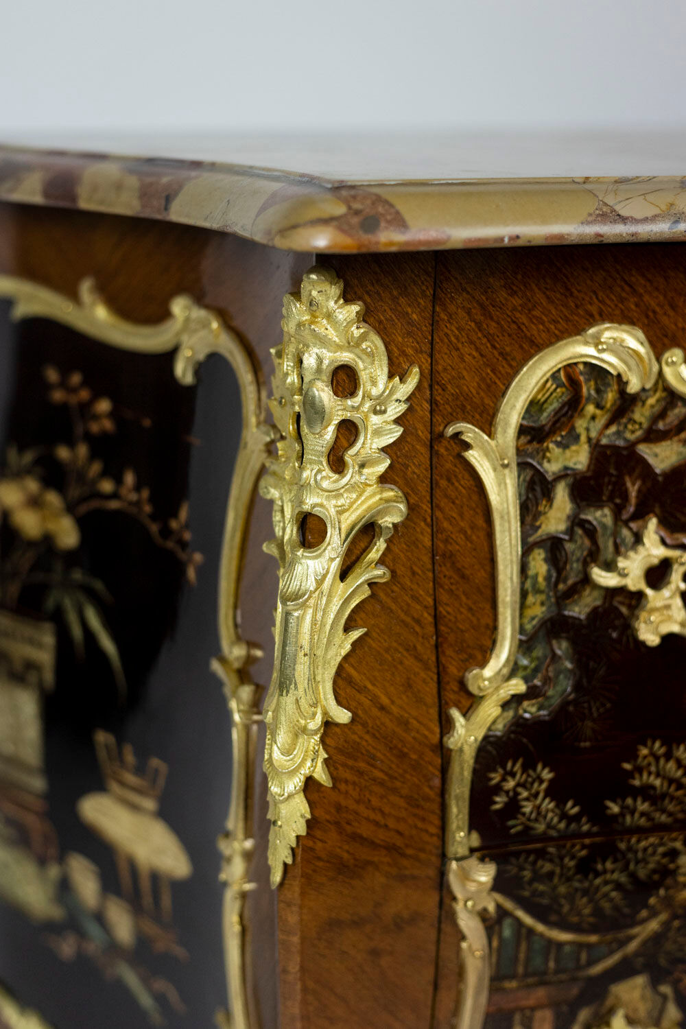 Louis XV style jumping chest of drawers, circa 1950