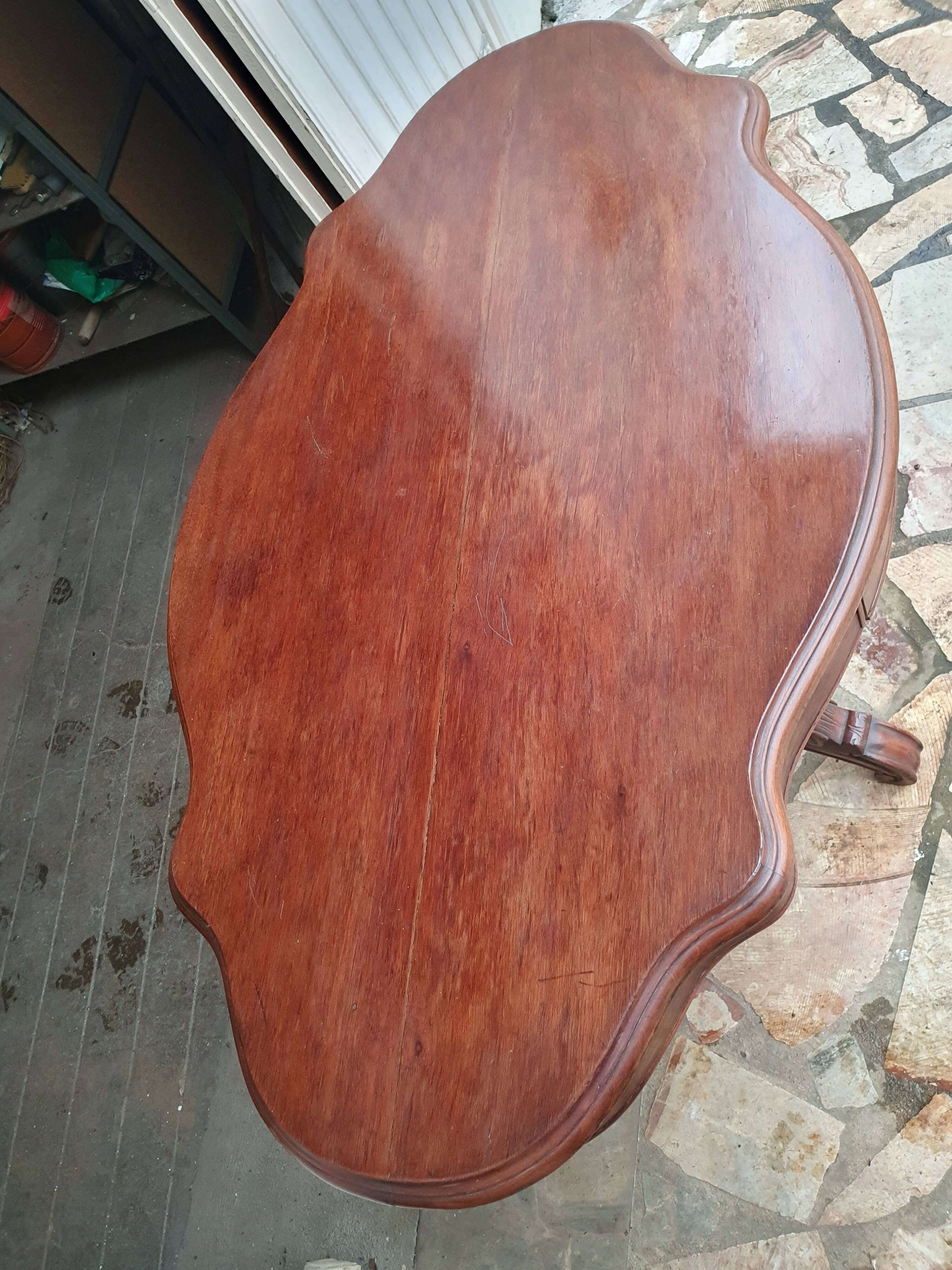 Mahogany violin pedestal table, 19th century