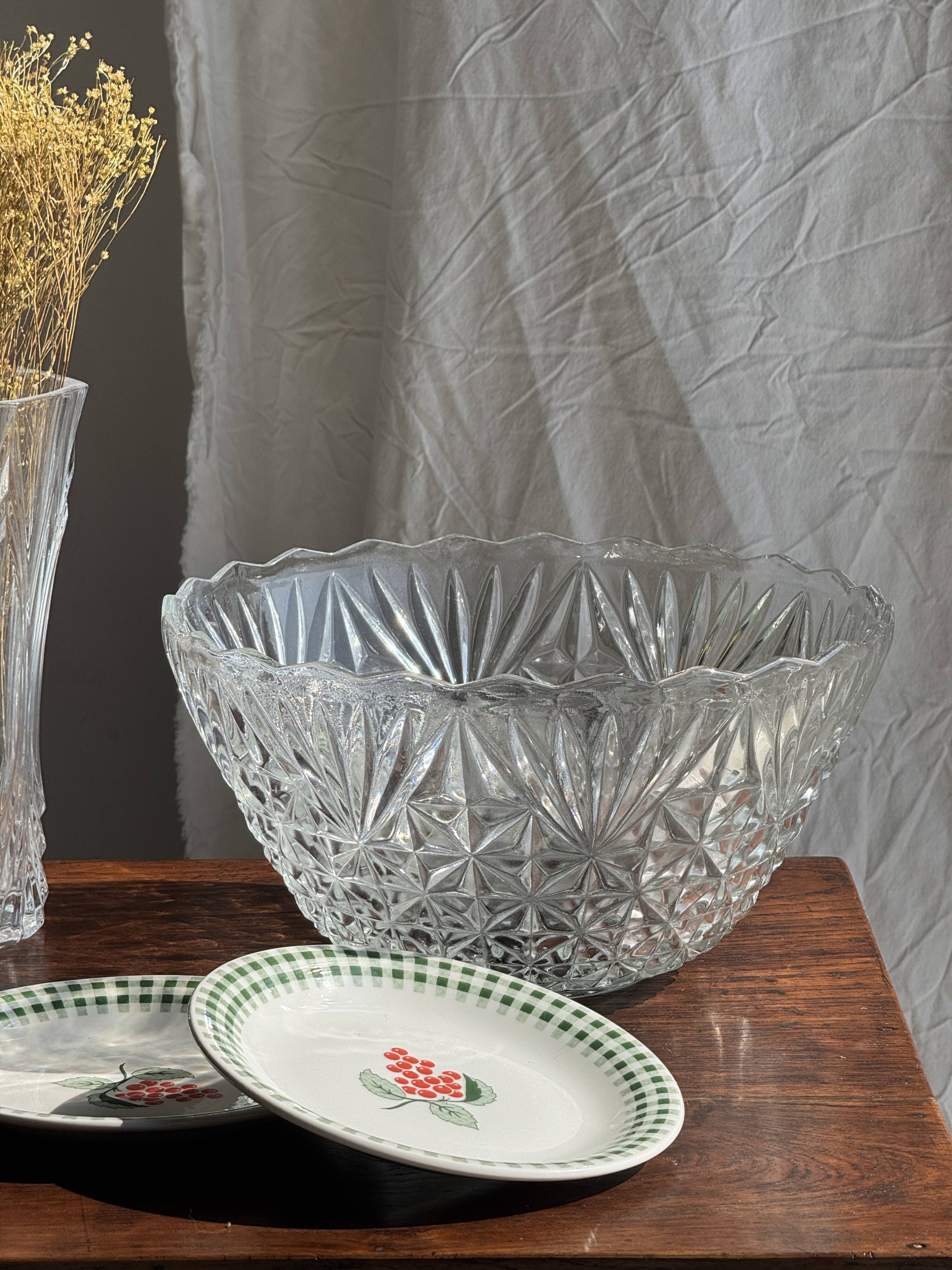 Large glass salad bowl with diamond points D30