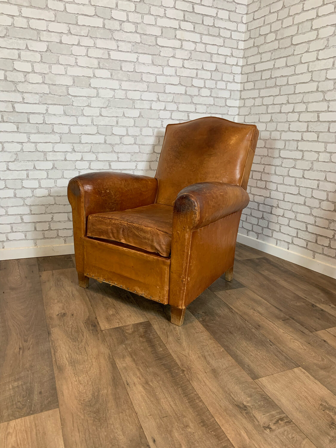 Club armchair in leather 1930