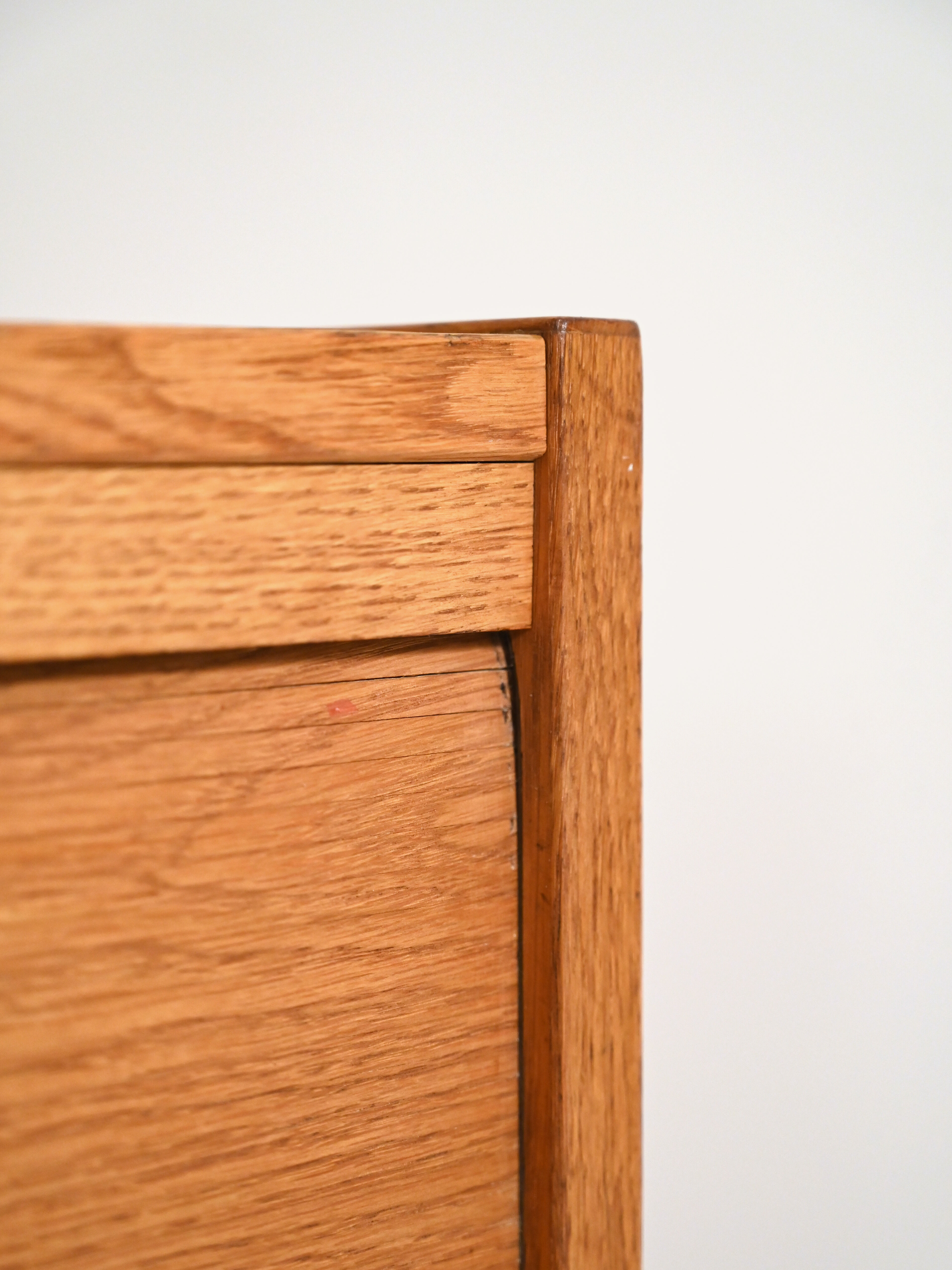Oak sideboard with retractable doors