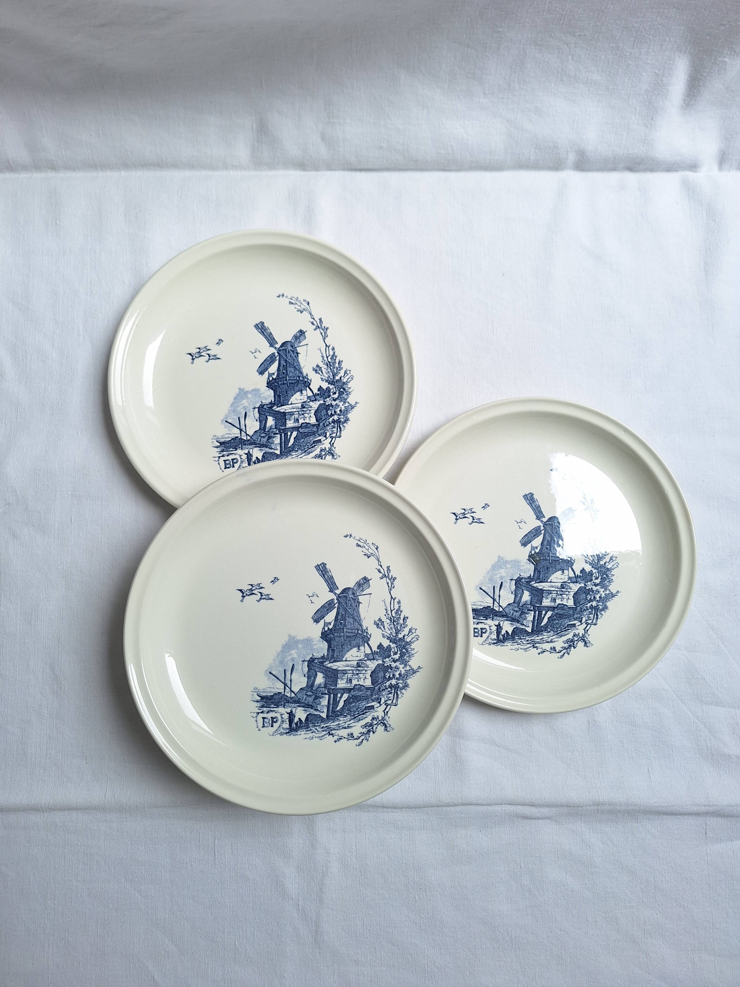 Assiettes plates moulin bleu vintage
