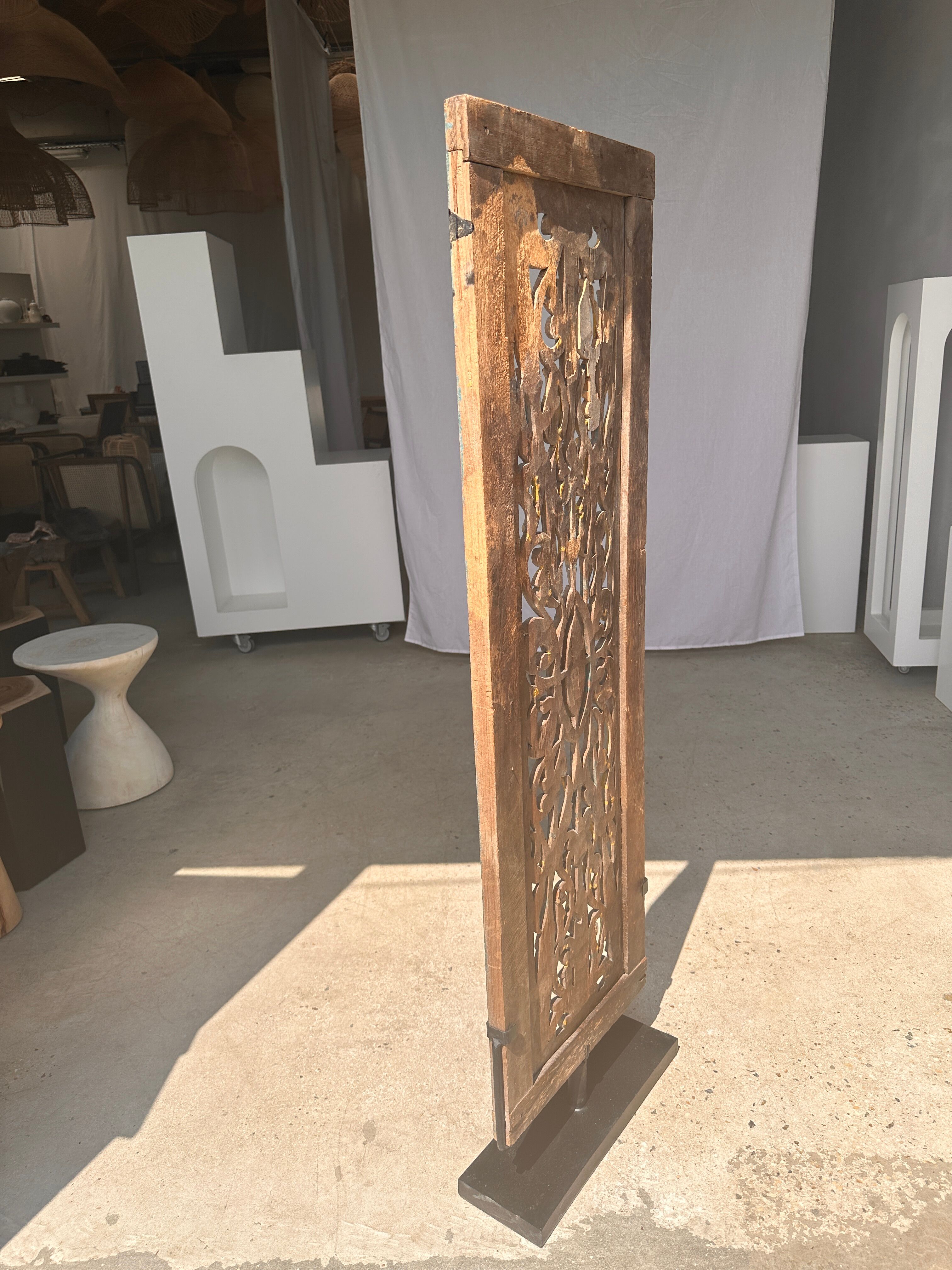 Rectangular Indonesian construction element with blue and yellow plant in carved wood