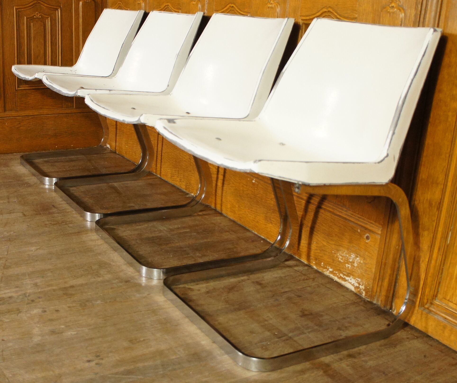 Set de 4 chaises coque & chrome Roche-Bobois & Edmonds Alt 1970