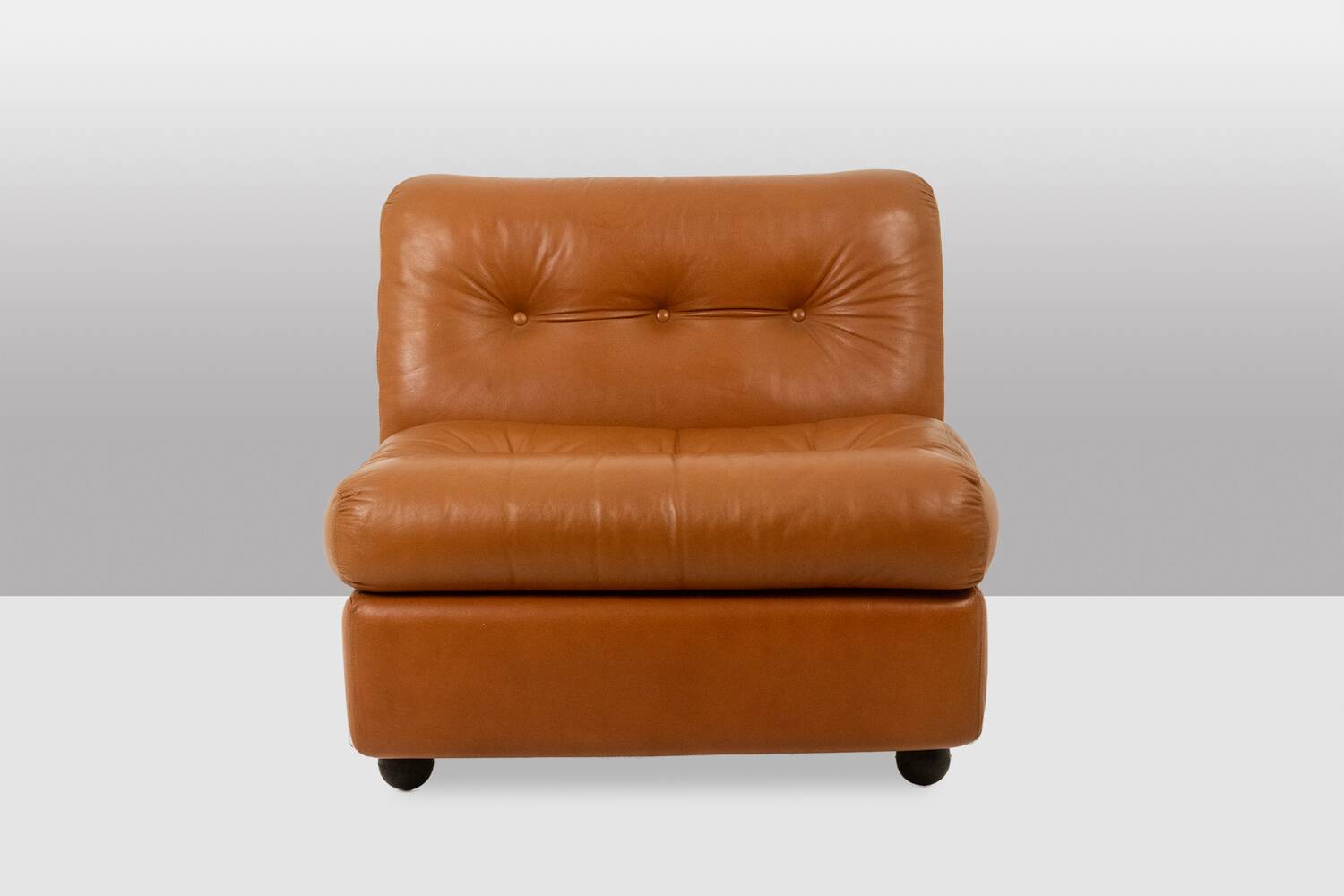 Mario Bellini, for B&B Amanta armchair in leather. Around 1970.
