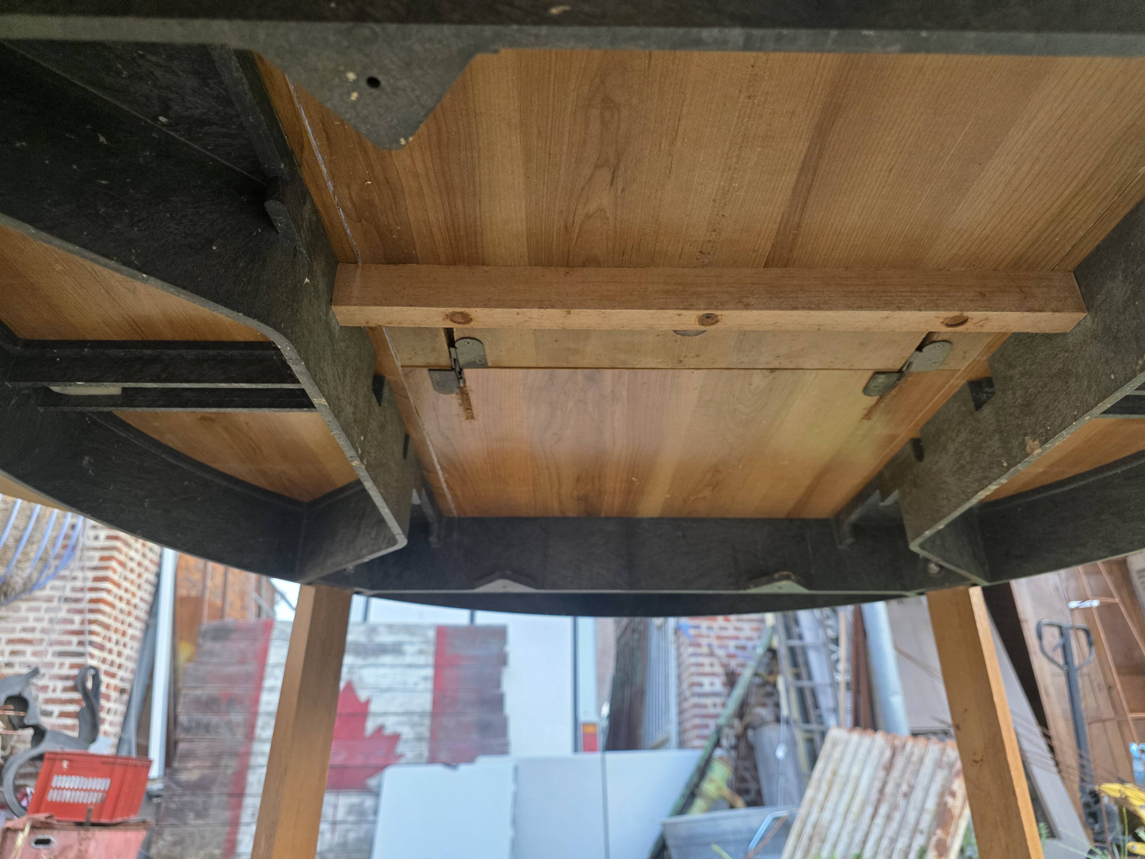 Scandinavian extendable oak table from the 1960s (butterfly extension)
