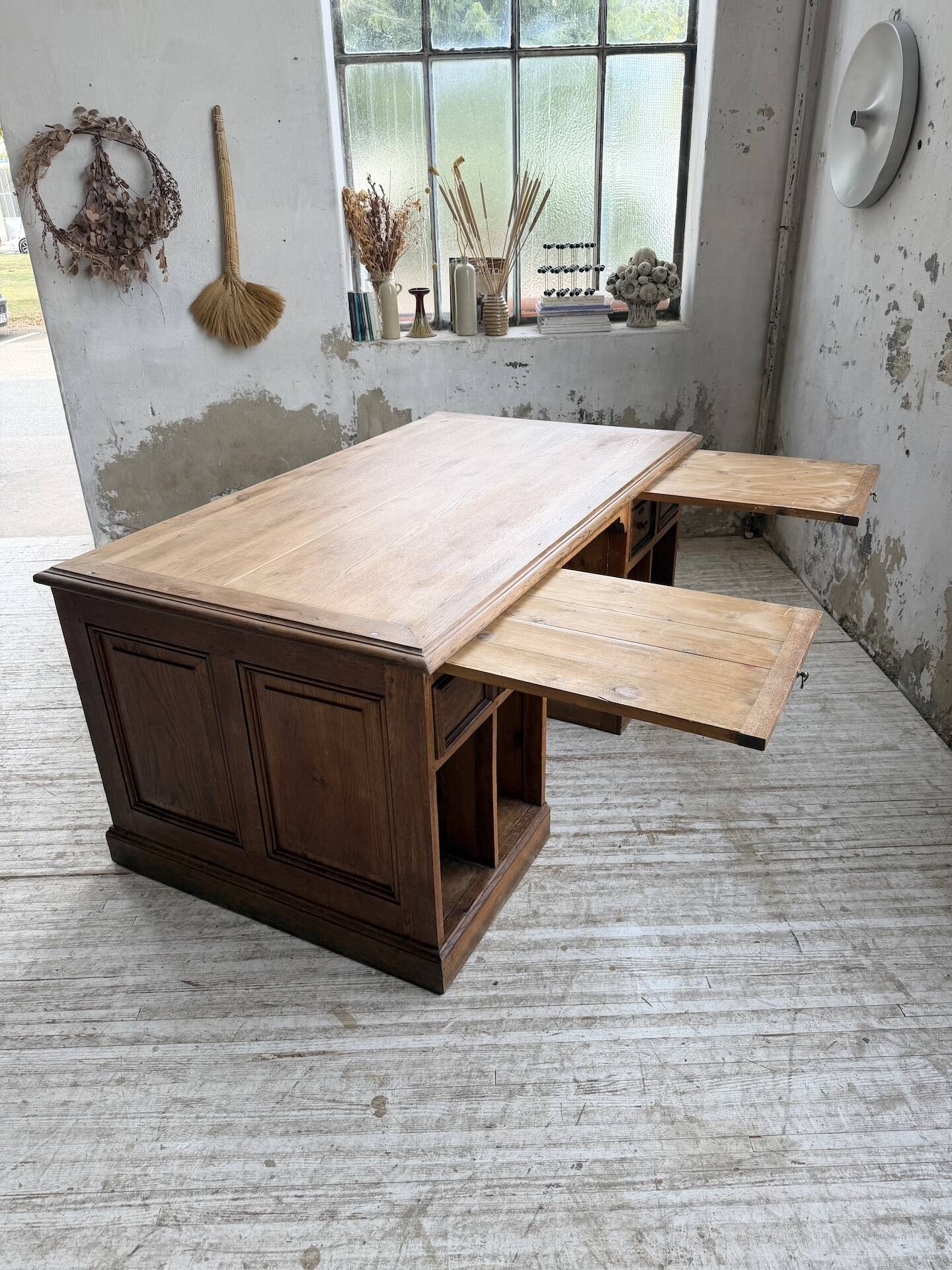 Counter or desk in oak from the 1950s.