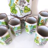 Teapot, stove and 6 cups