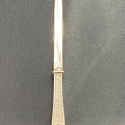 Coupe-papier ouvre-lettre en métal argenté de style Louis XIV