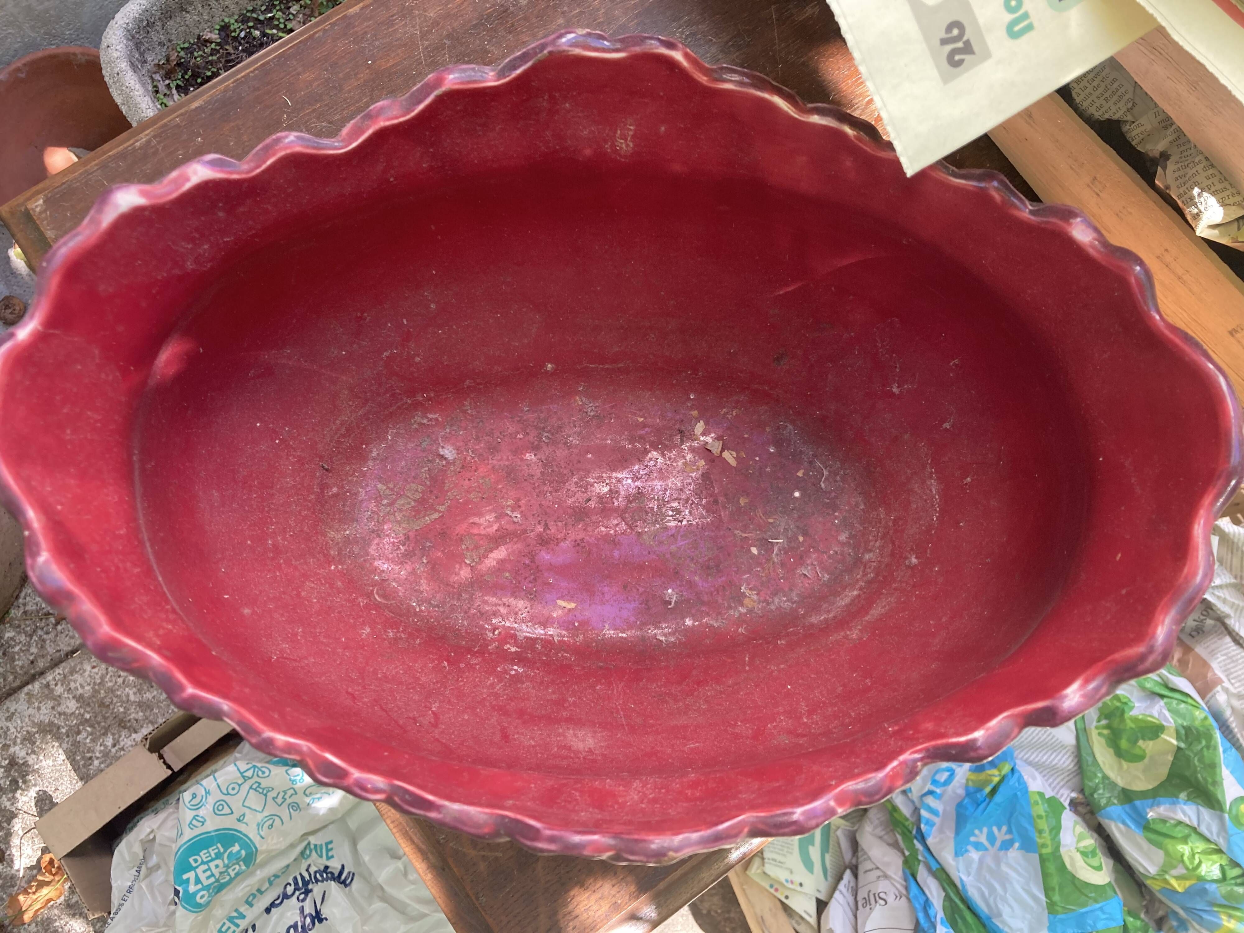 Earthenware cache pot onneig