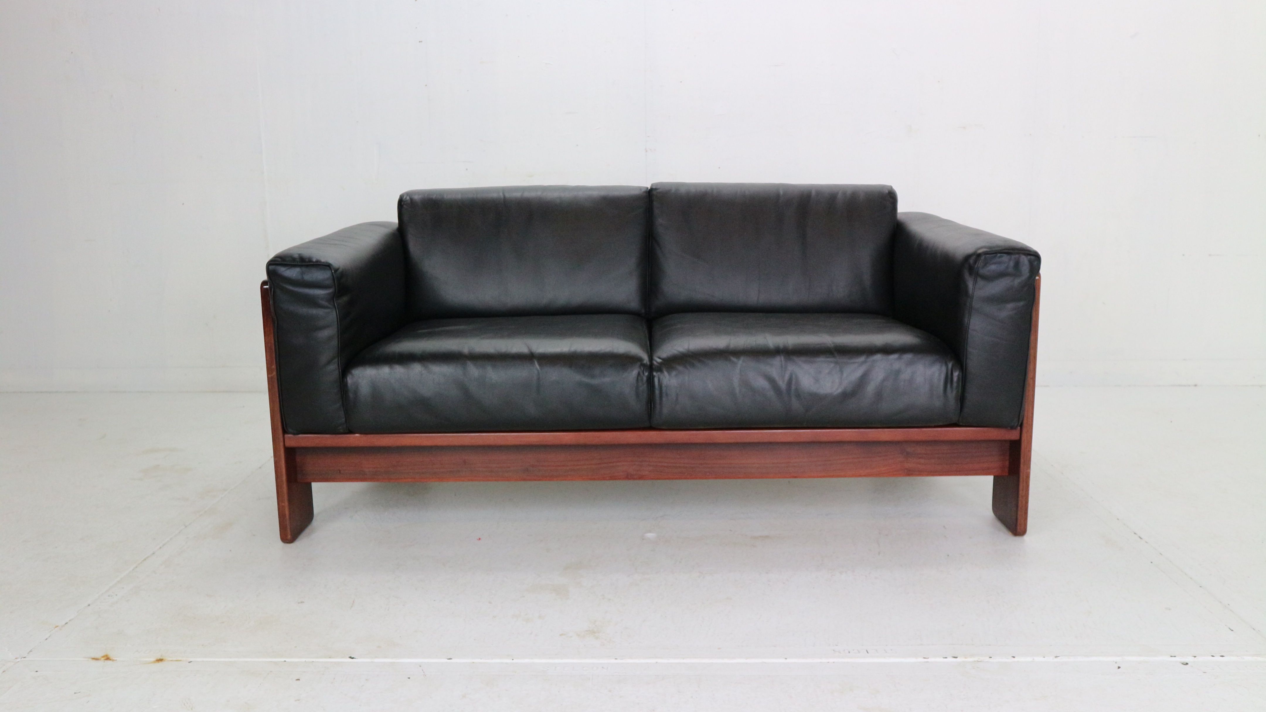 Tobia Scarpa black leather "Bastiano" 2-seater sofa for Knoll, 1960s, Italy