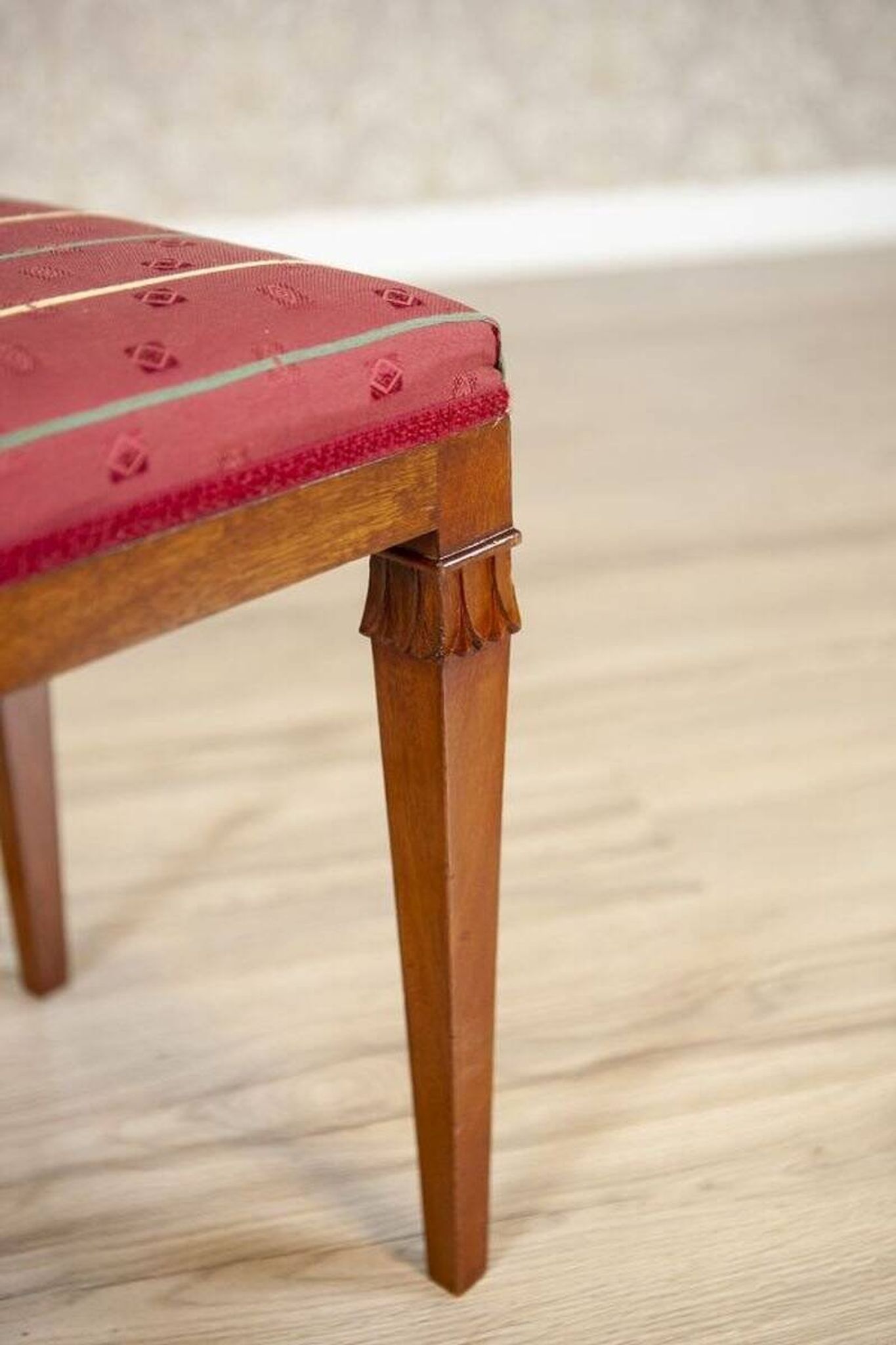 Tabouret en acajou du 20e siècle