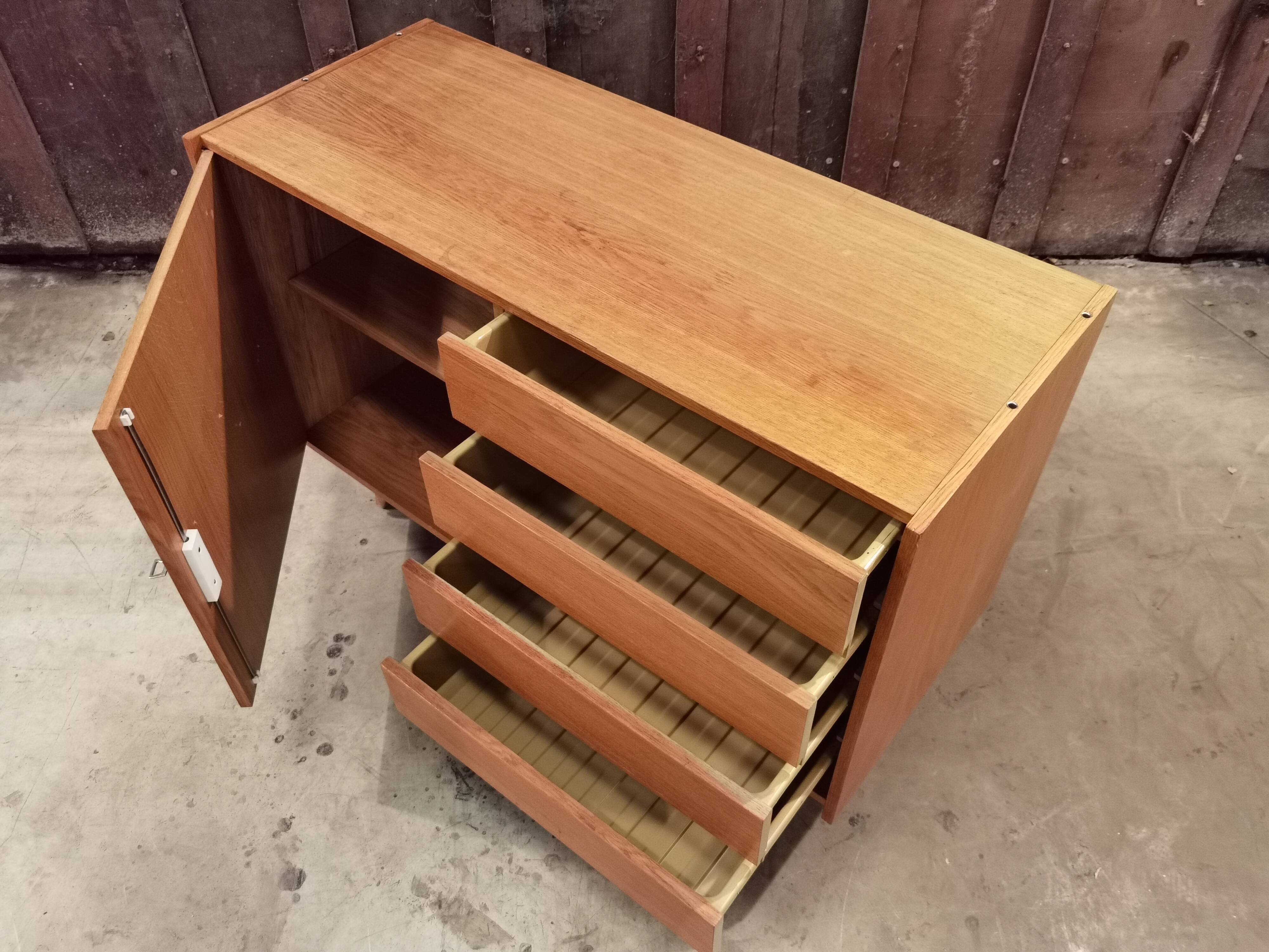 Buffet, U 458 by Jiri Jiroutek