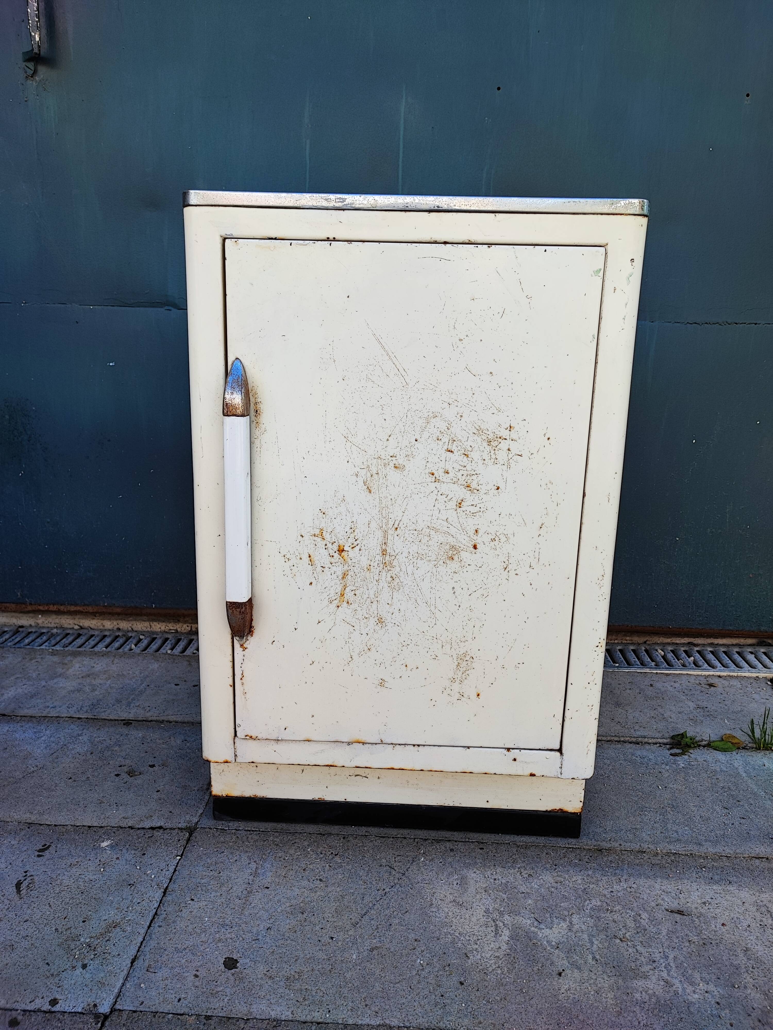 Meuble armoire de cuisine métallique