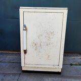 Meuble armoire de cuisine métallique