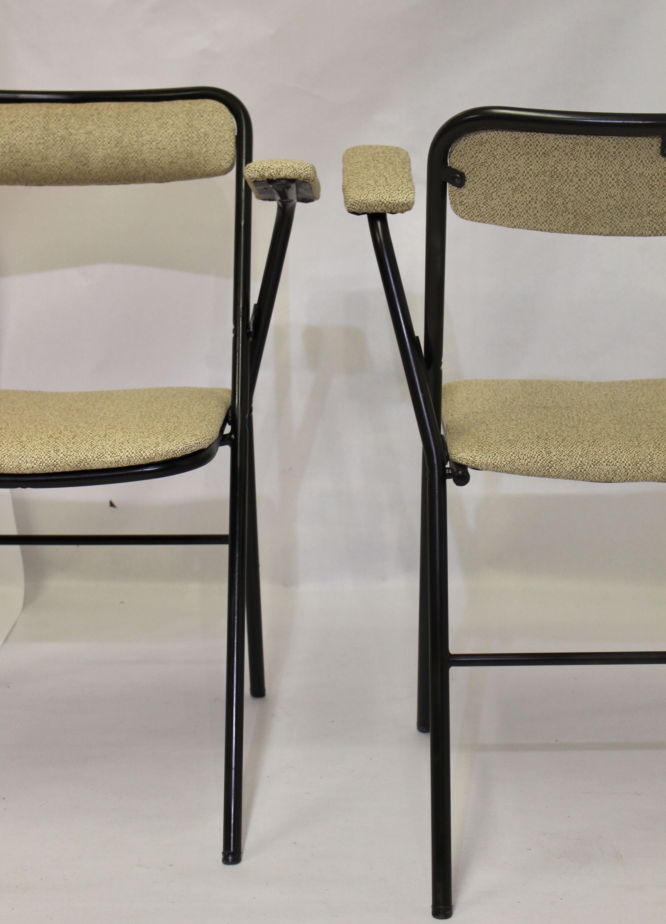 Pair of folding chairs with vintage armrests, 70s