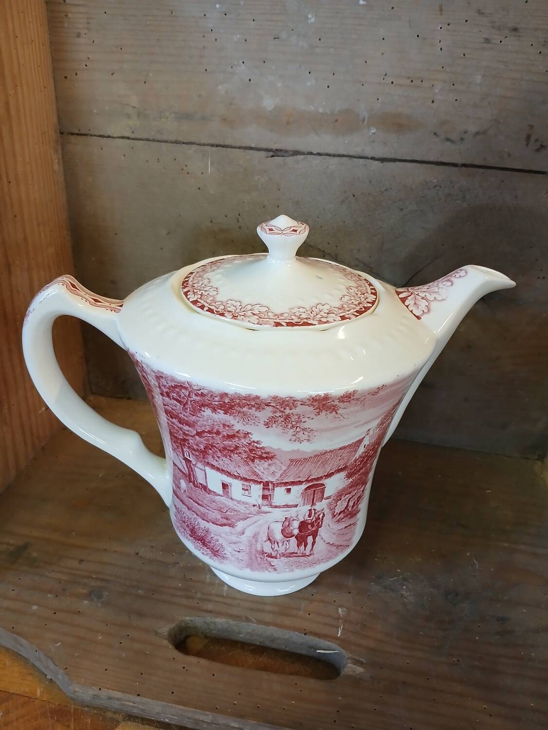 Antique coffee pot in Maastricht faience.
