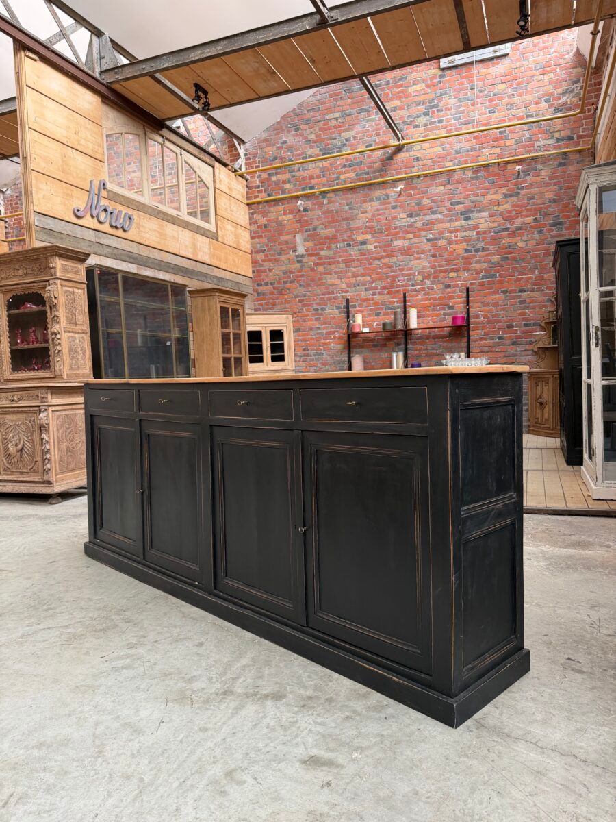 Enfilade in cherry wood from the 19th century.