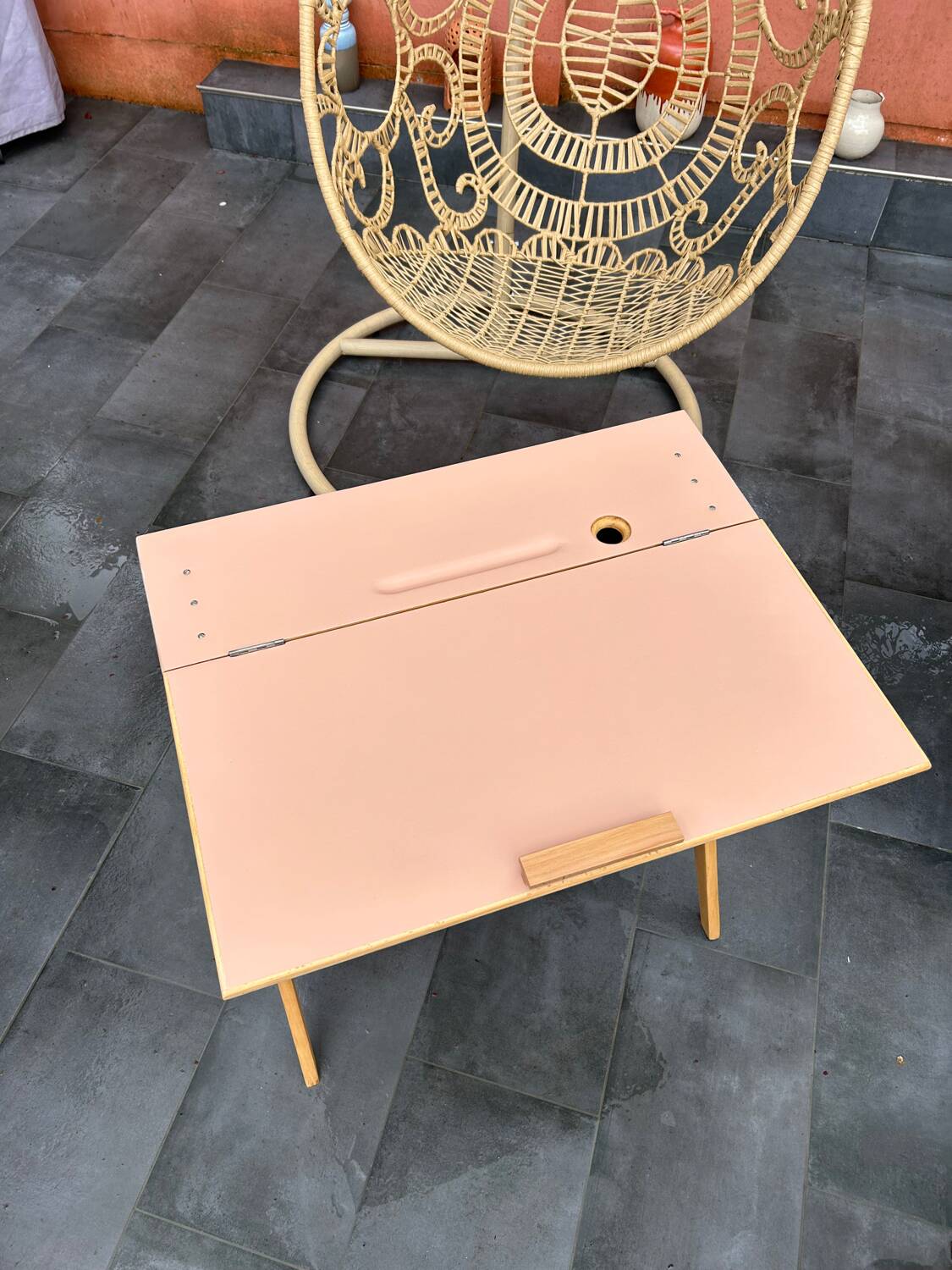 Children's desk with compass legs