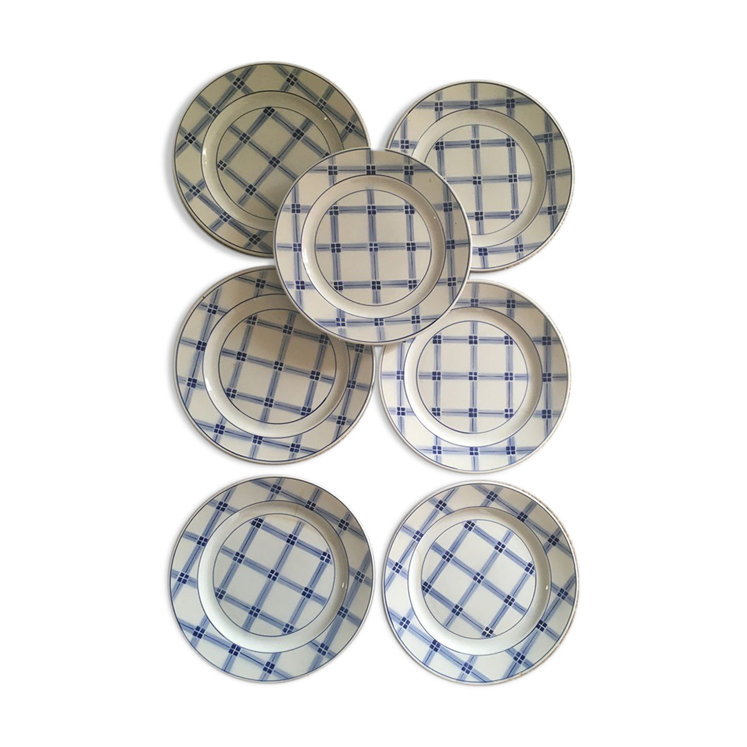 Flat plates "Sarreguemines" with blue checkered