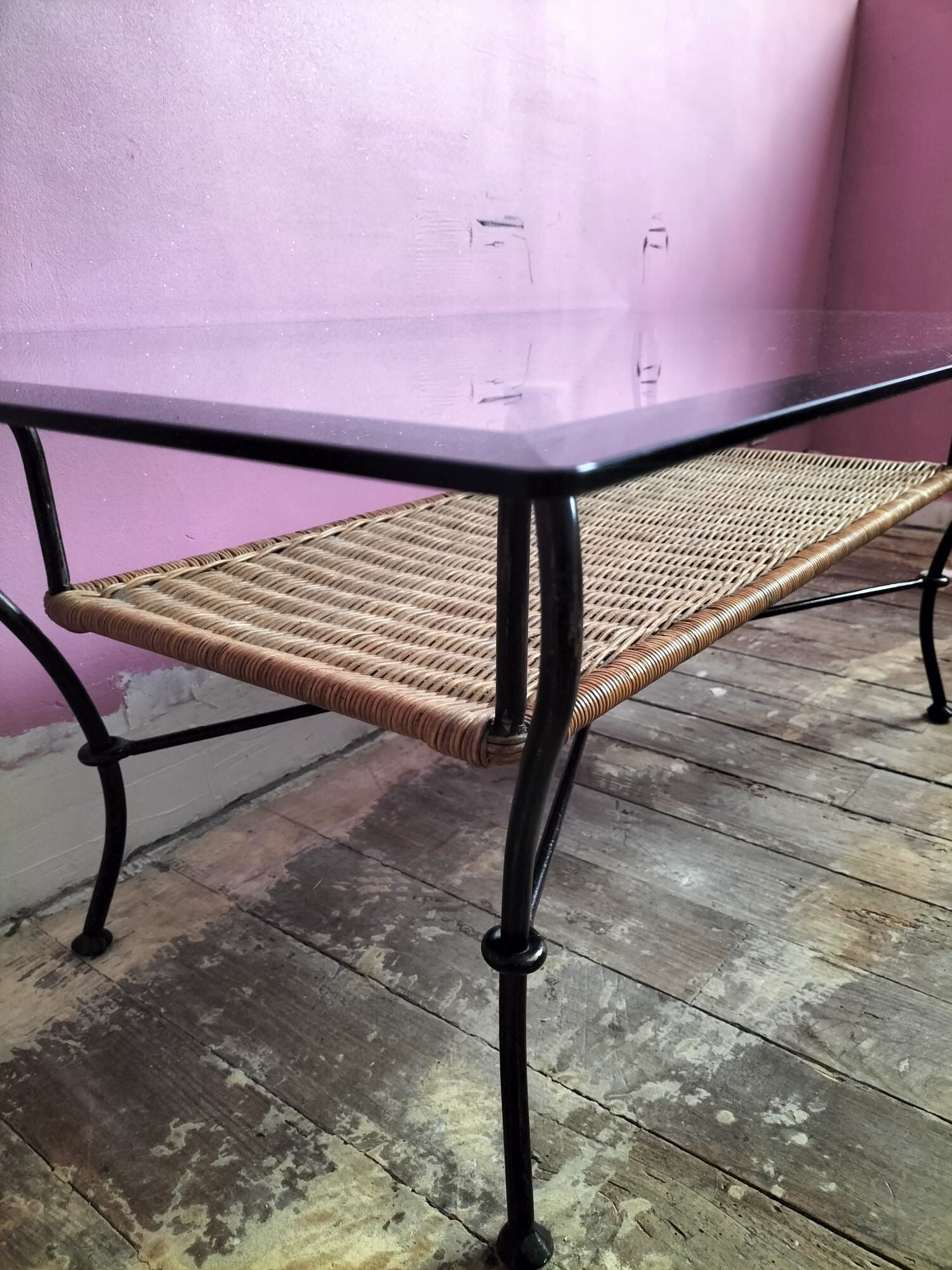 Coffee table in vintage glass and metal rattan