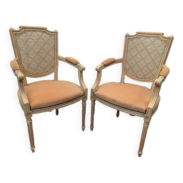 Paire de fauteuils de style Louis XVI en hetre patiné XX siècle