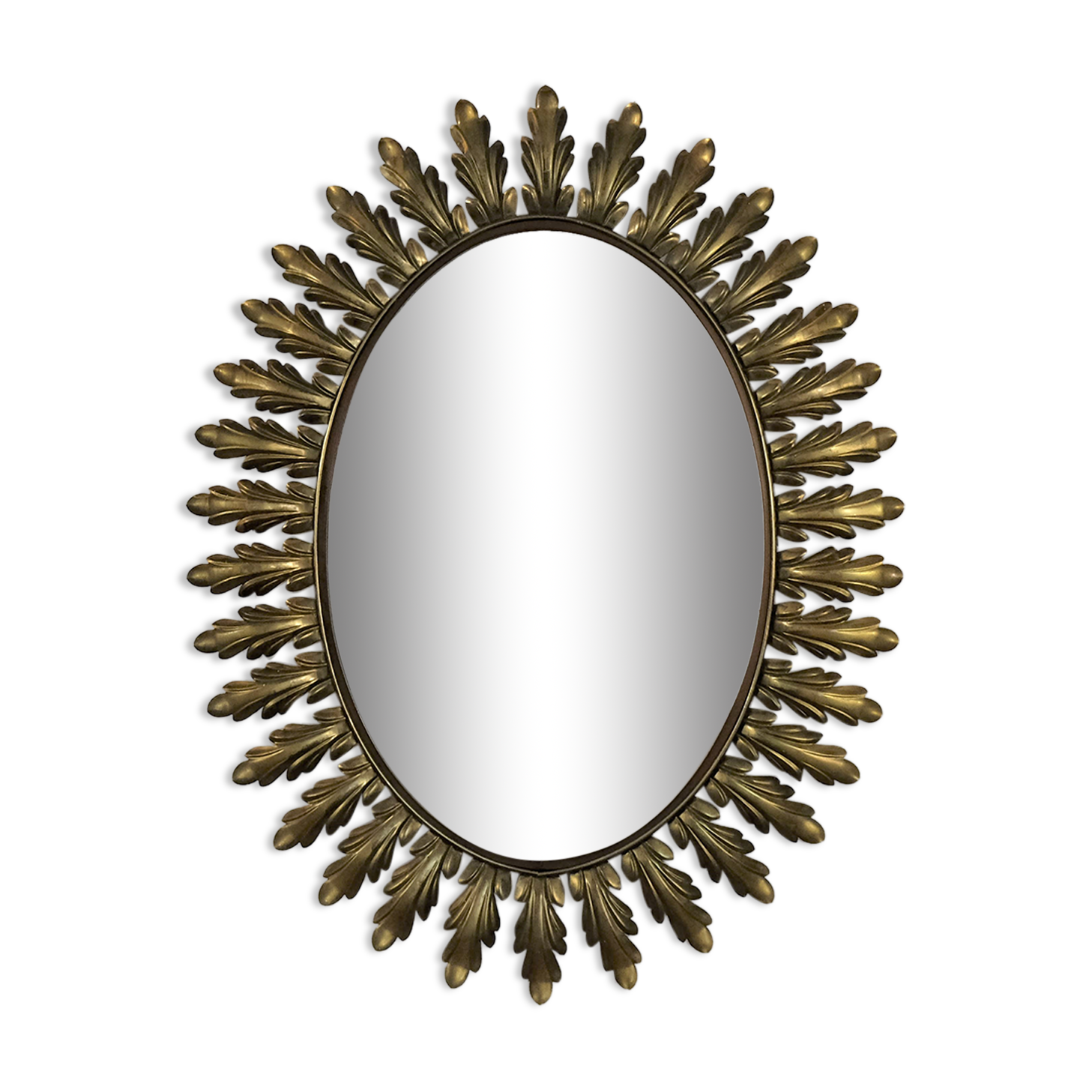 Oval mirror with golden metal acanthus leaves