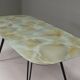 Table à manger italienne avec base en métal et plateau en verre et laiton, années 1950.