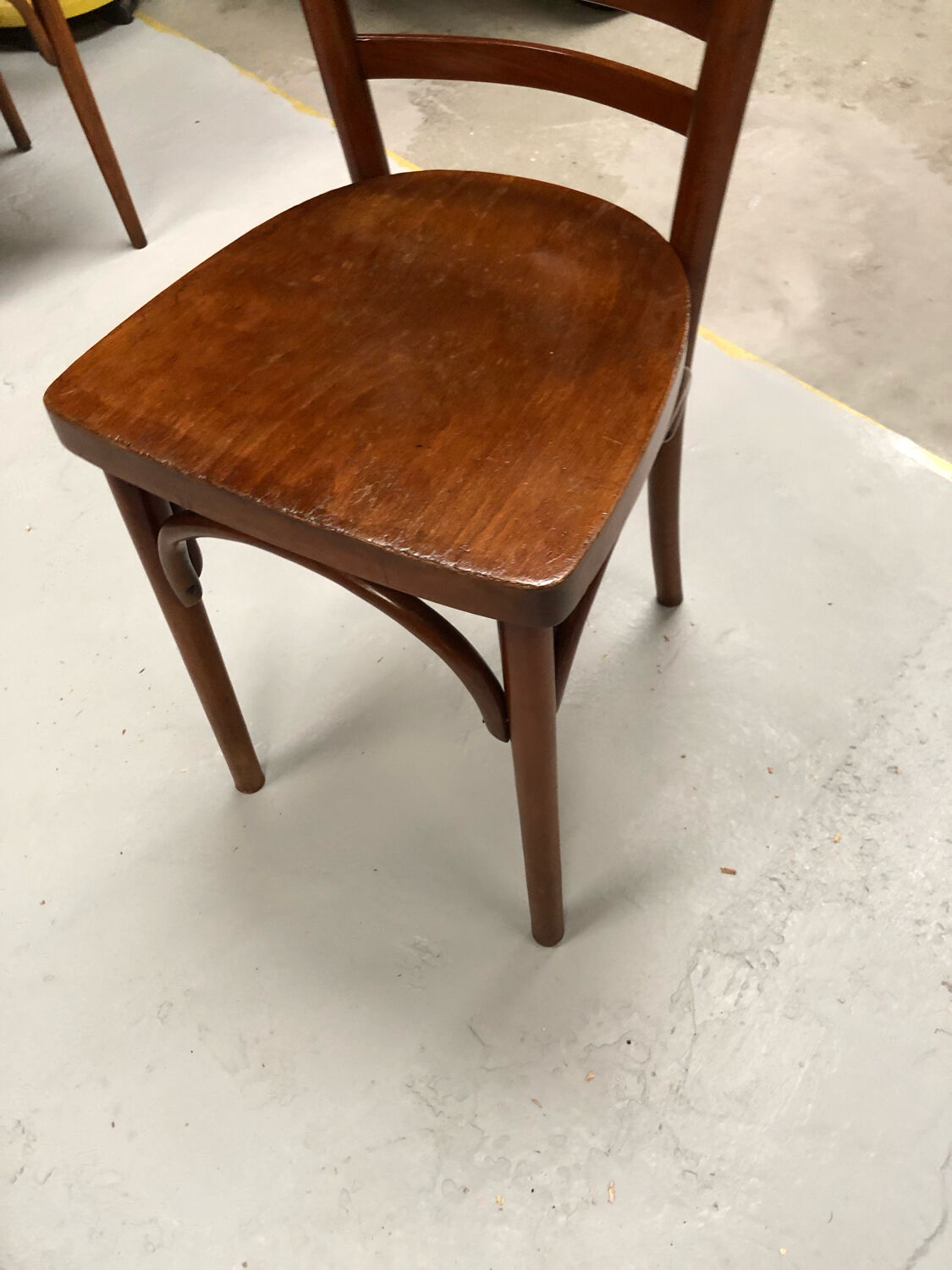 Serie de 10 chaises bistrot bois courbé