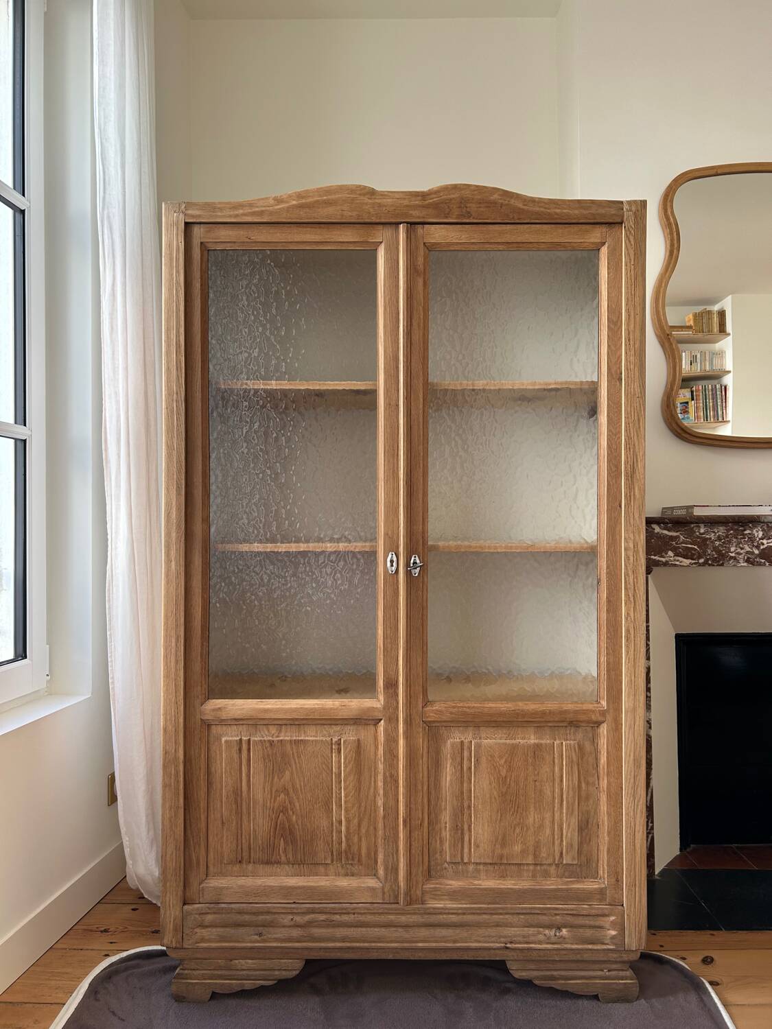 Glass cabinet in raw oak (renovated)