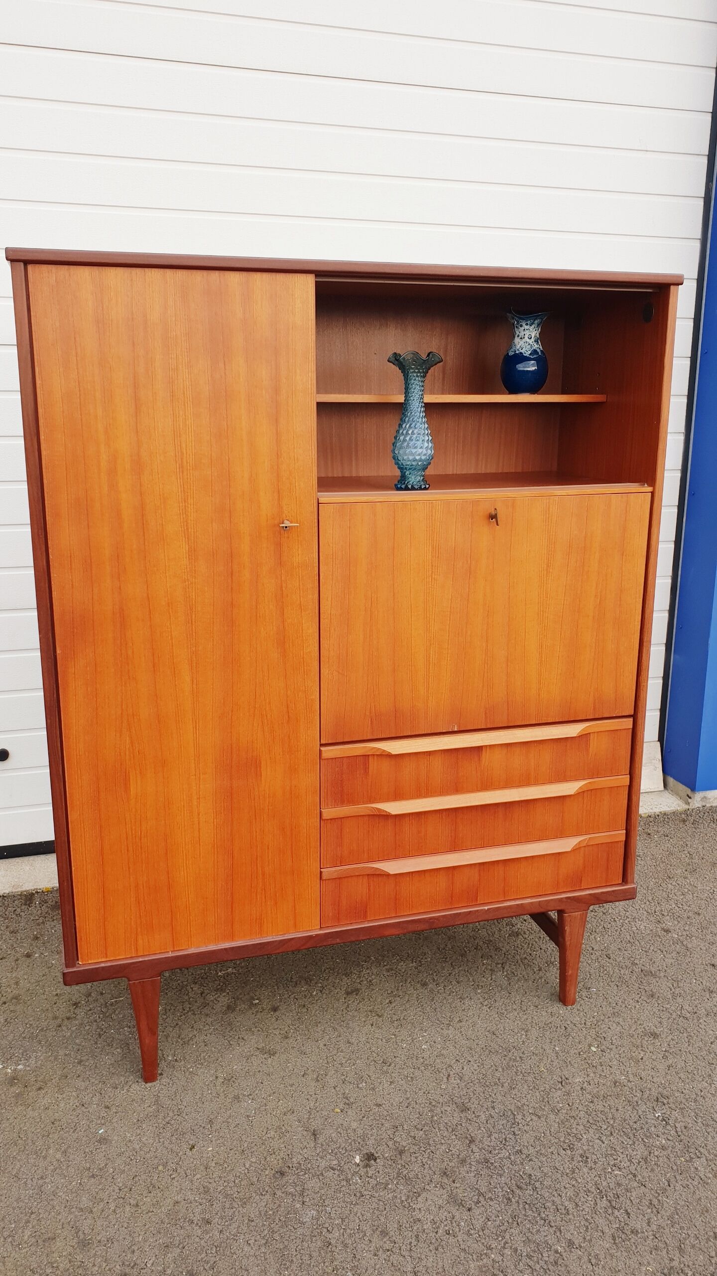 Scandinavian secretary cabinet