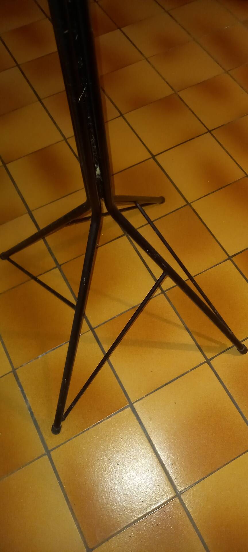 Free-standing coat rack