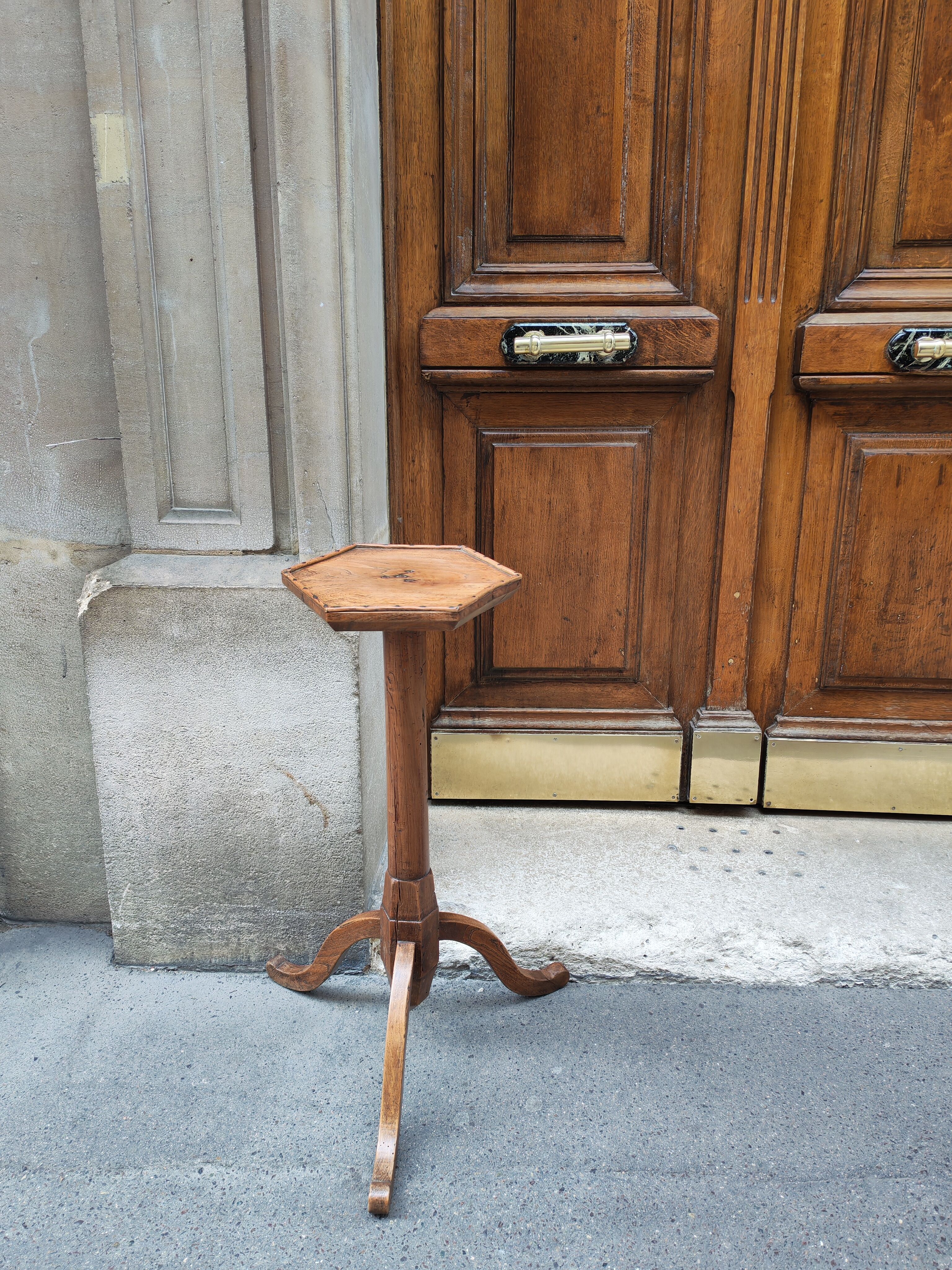 Provençal tripod stool popular art