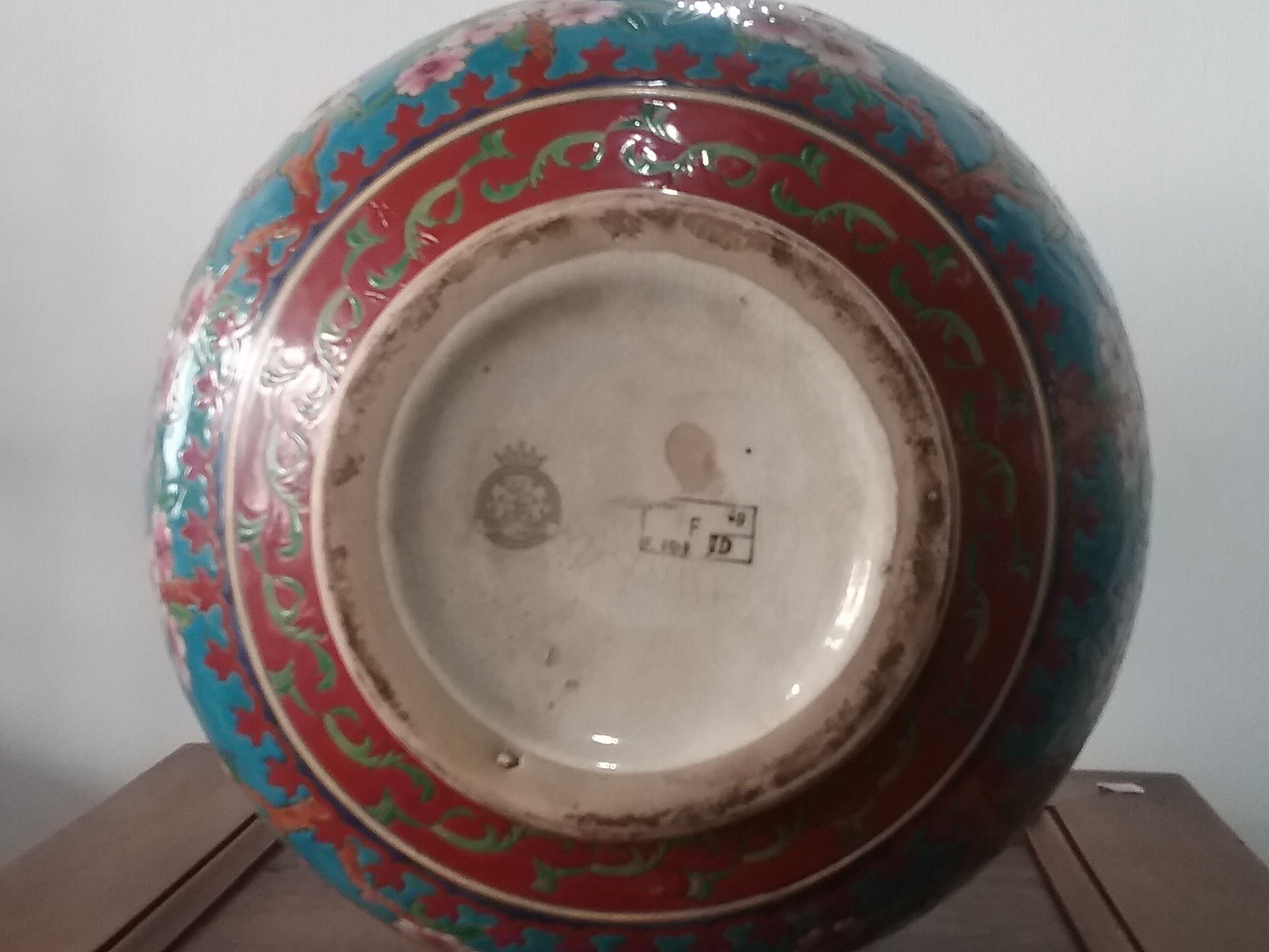 Ancien vase enamel of the Louviere