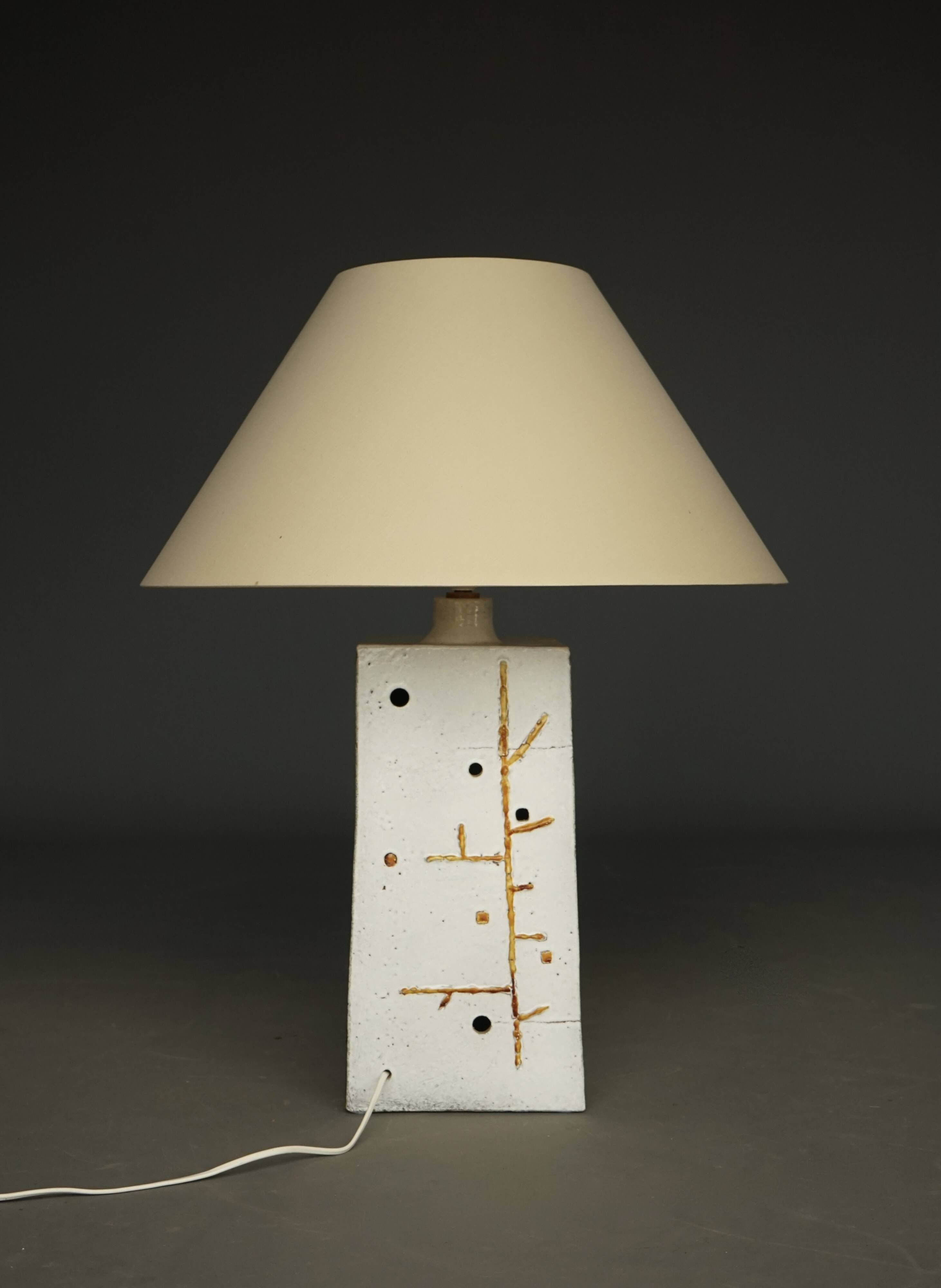 Lampe de table en céramique de style mid-century avec design abstrait, années 1970.