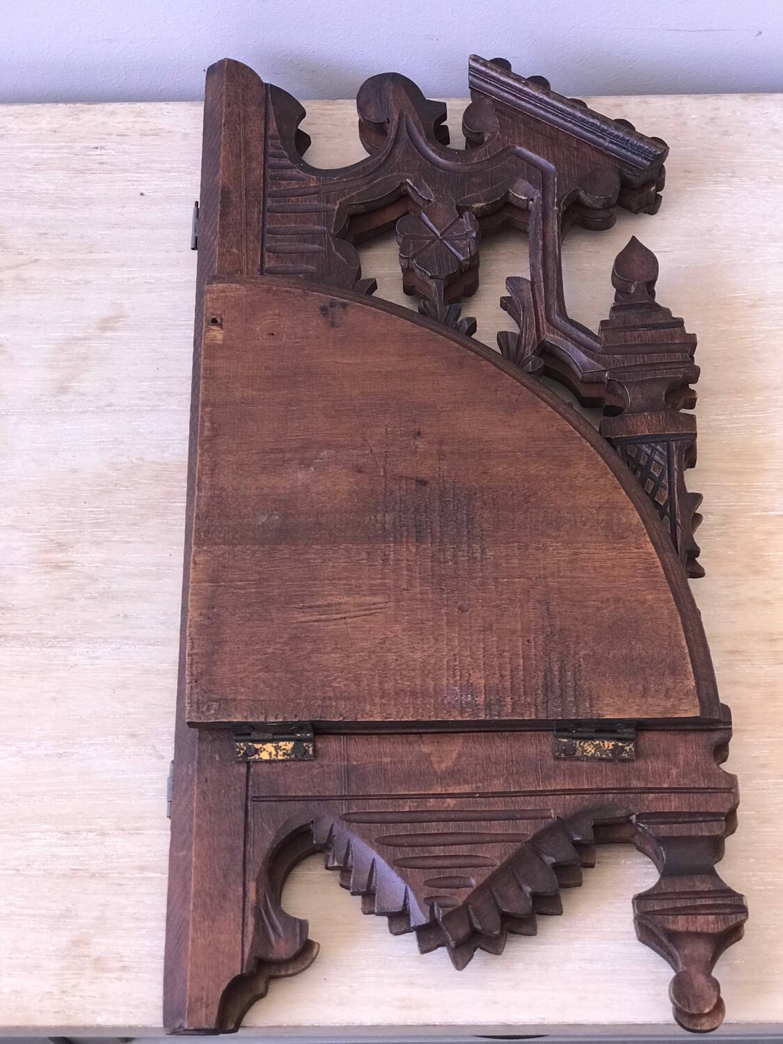 Petite étagère d’angle