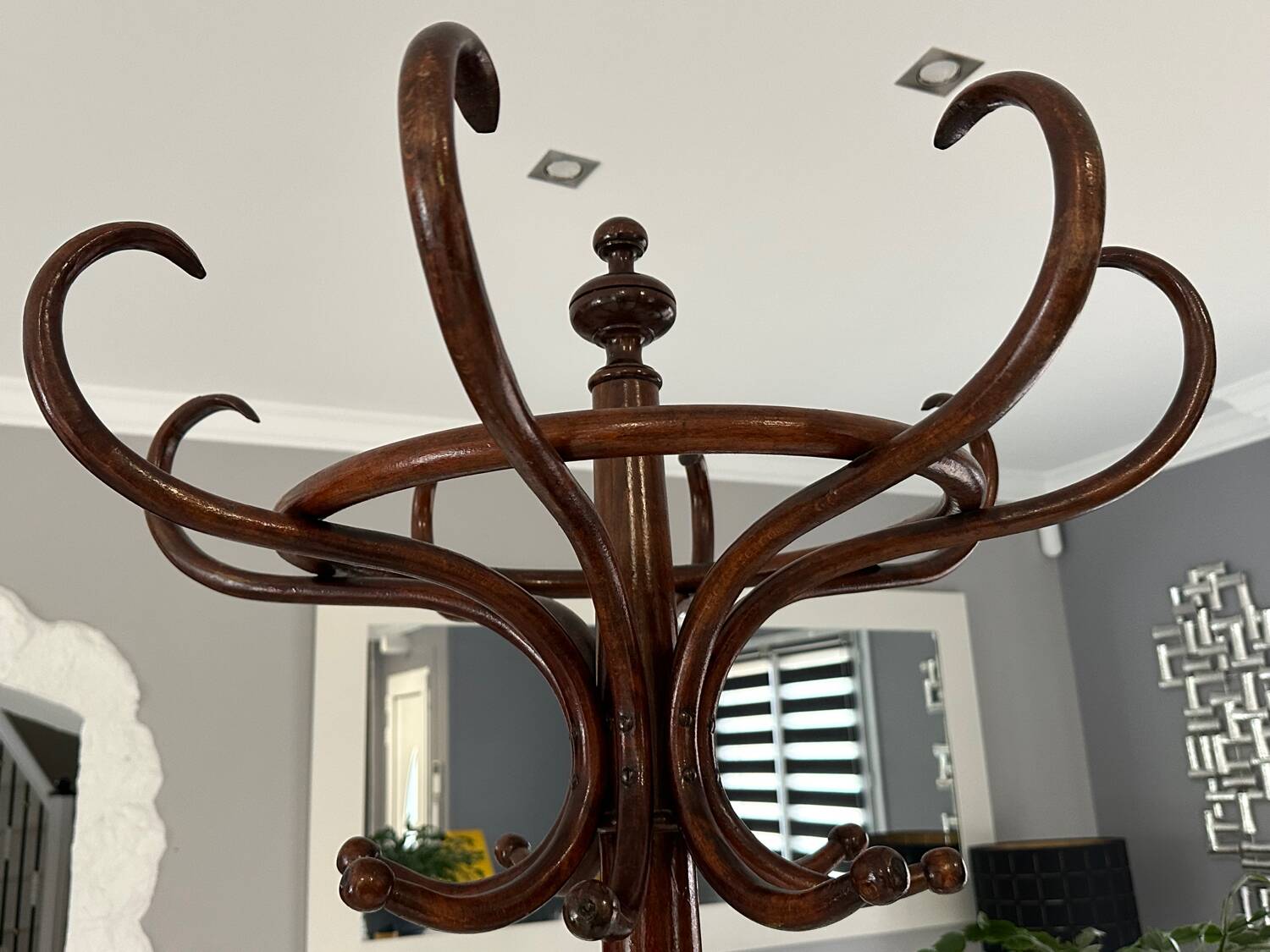 Parrot coat rack Thonet 1920s