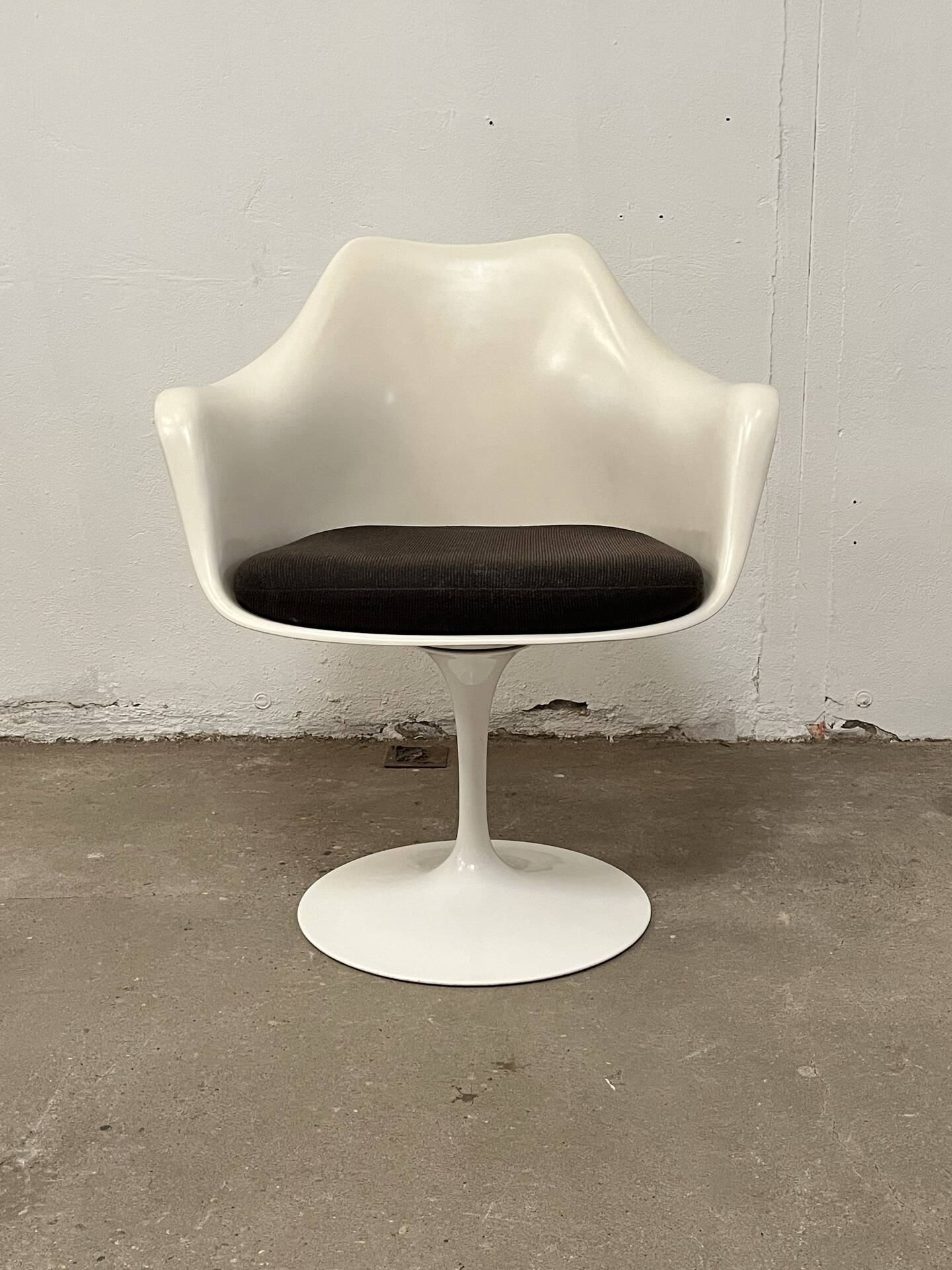 4 Tulip chairs by Eero Saarinen for Knoll