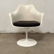 4 Tulip chairs by Eero Saarinen for Knoll