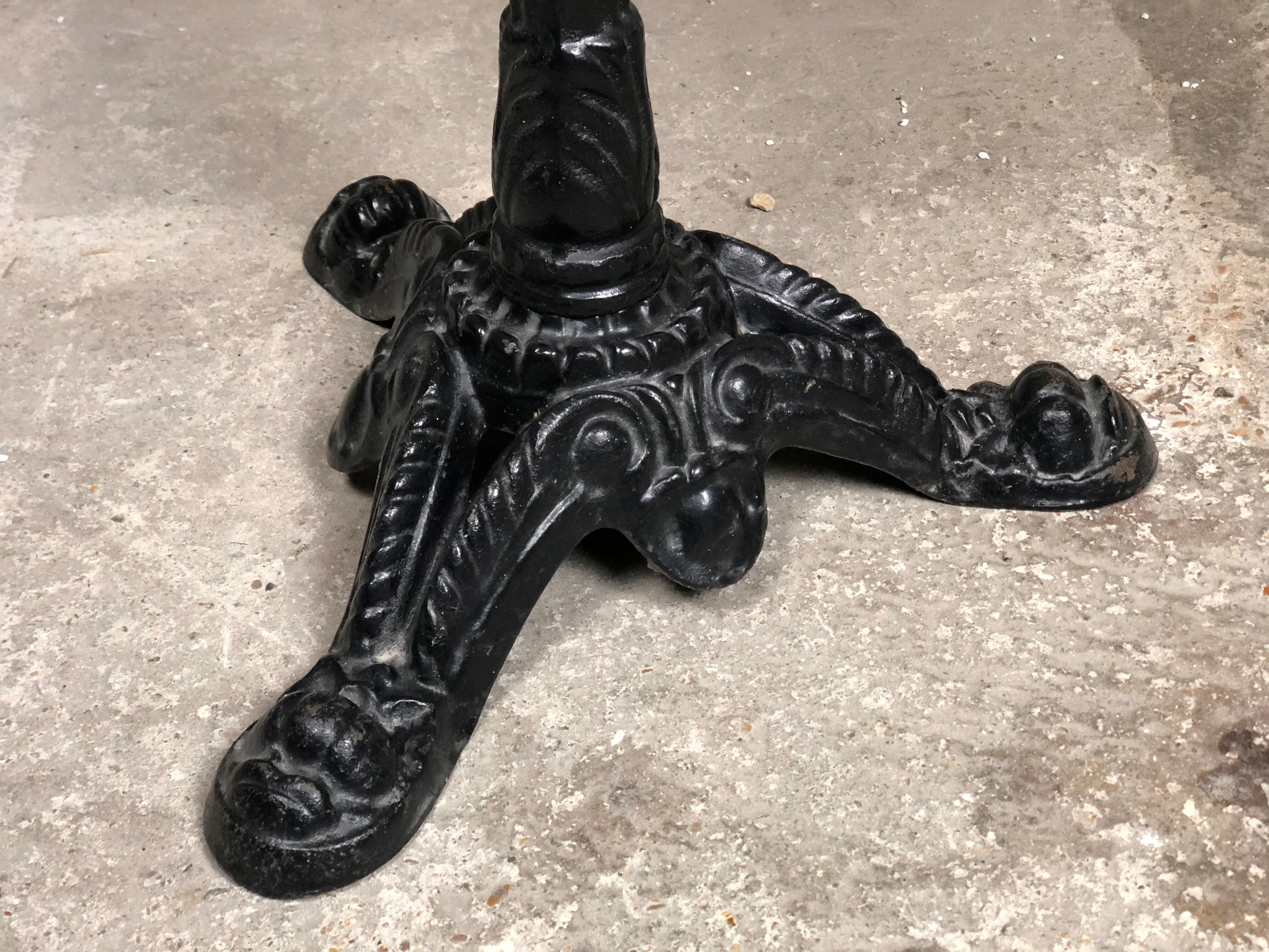 Parisian bistro table in cast iron with marble top