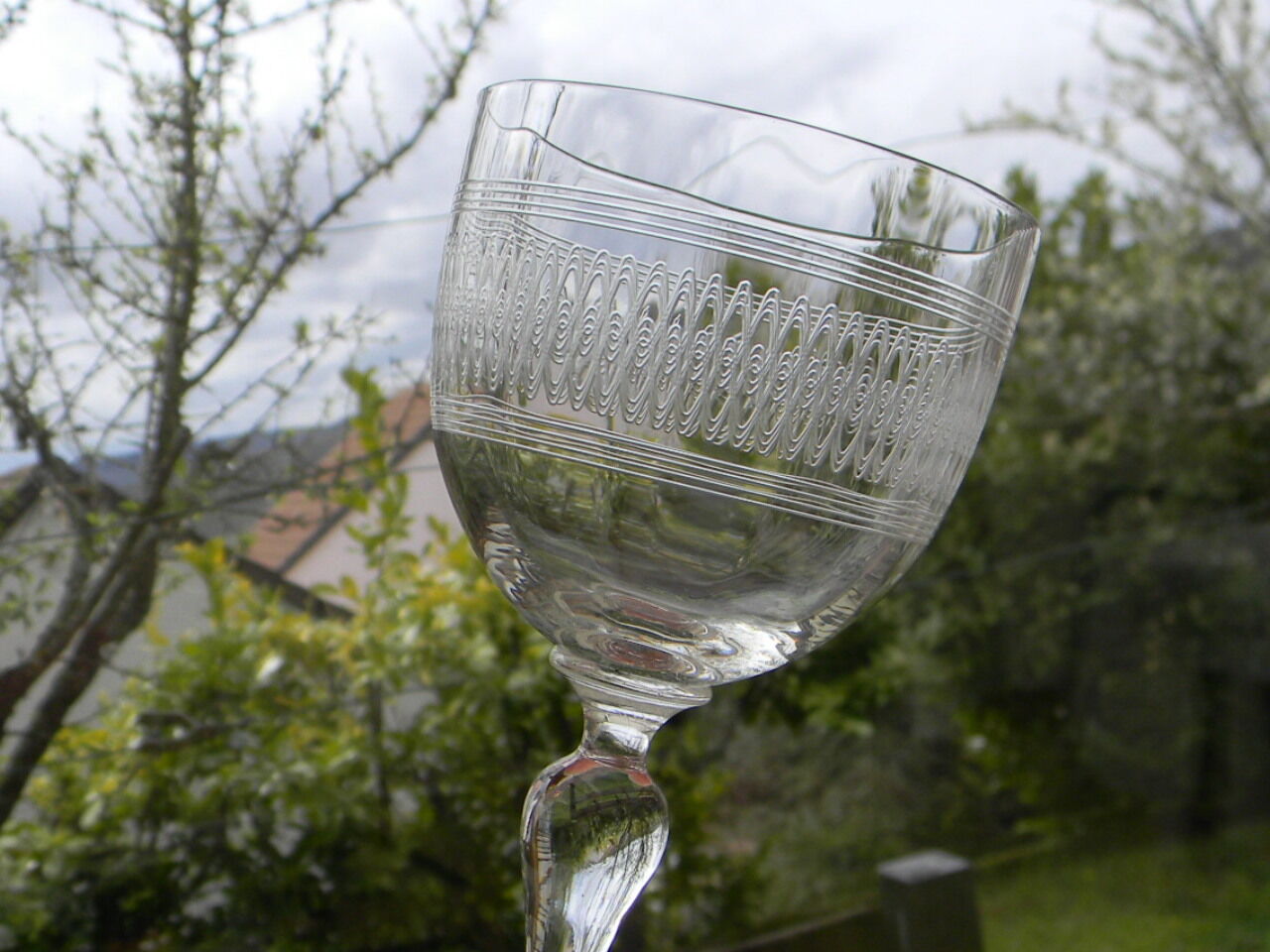 Lot de 8 verres anciens à vin blanc ou apéritif en cristal  gravé.
