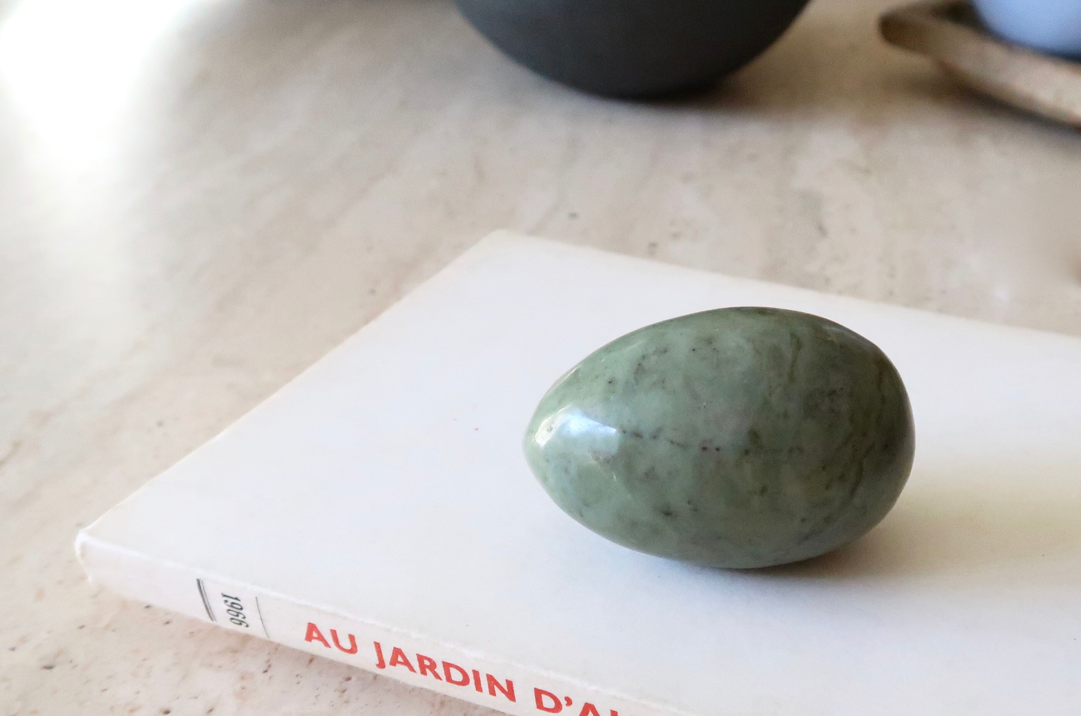 Paper press Green marble egg, 70s