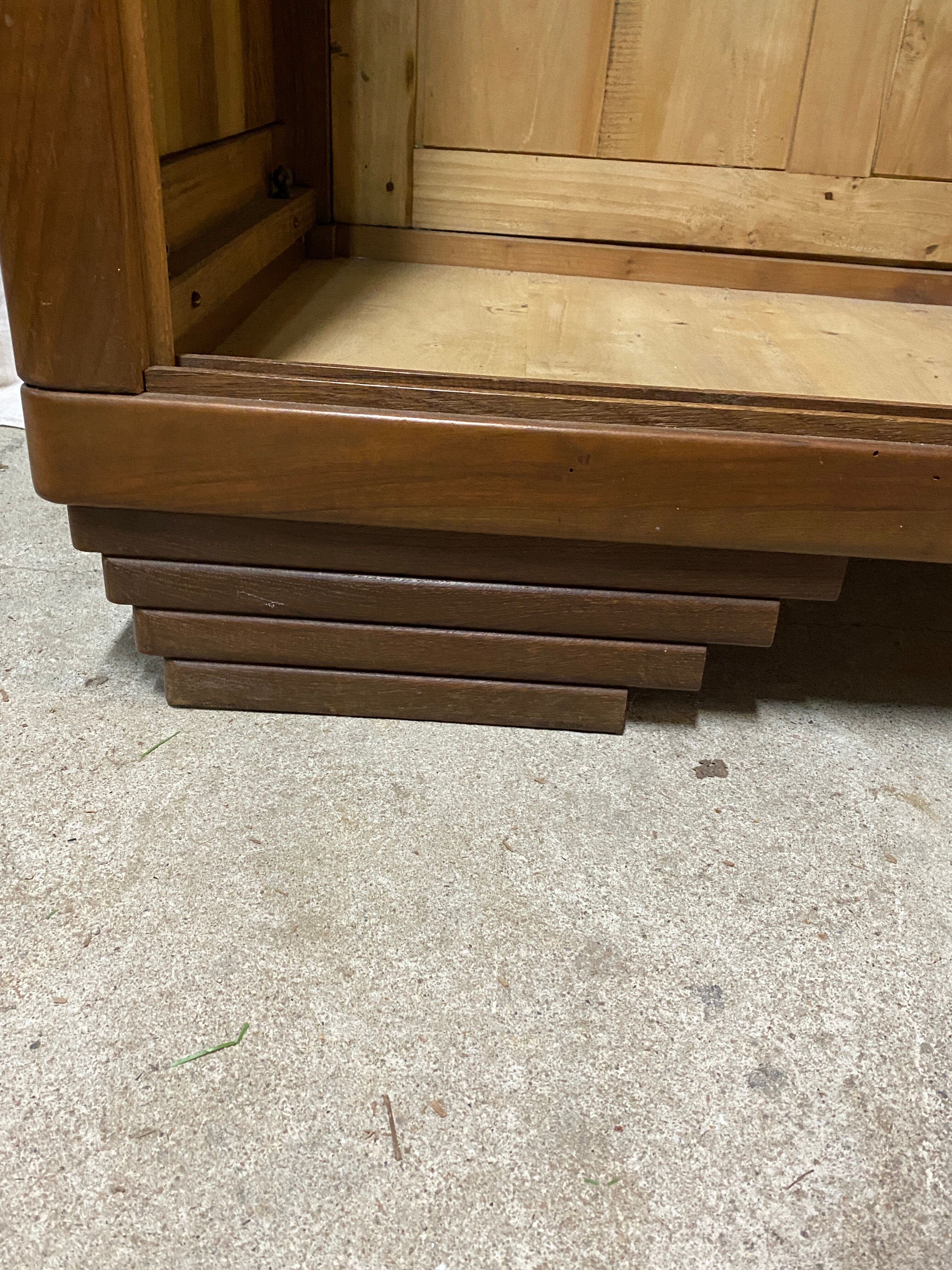 Wardrobe sliding doors