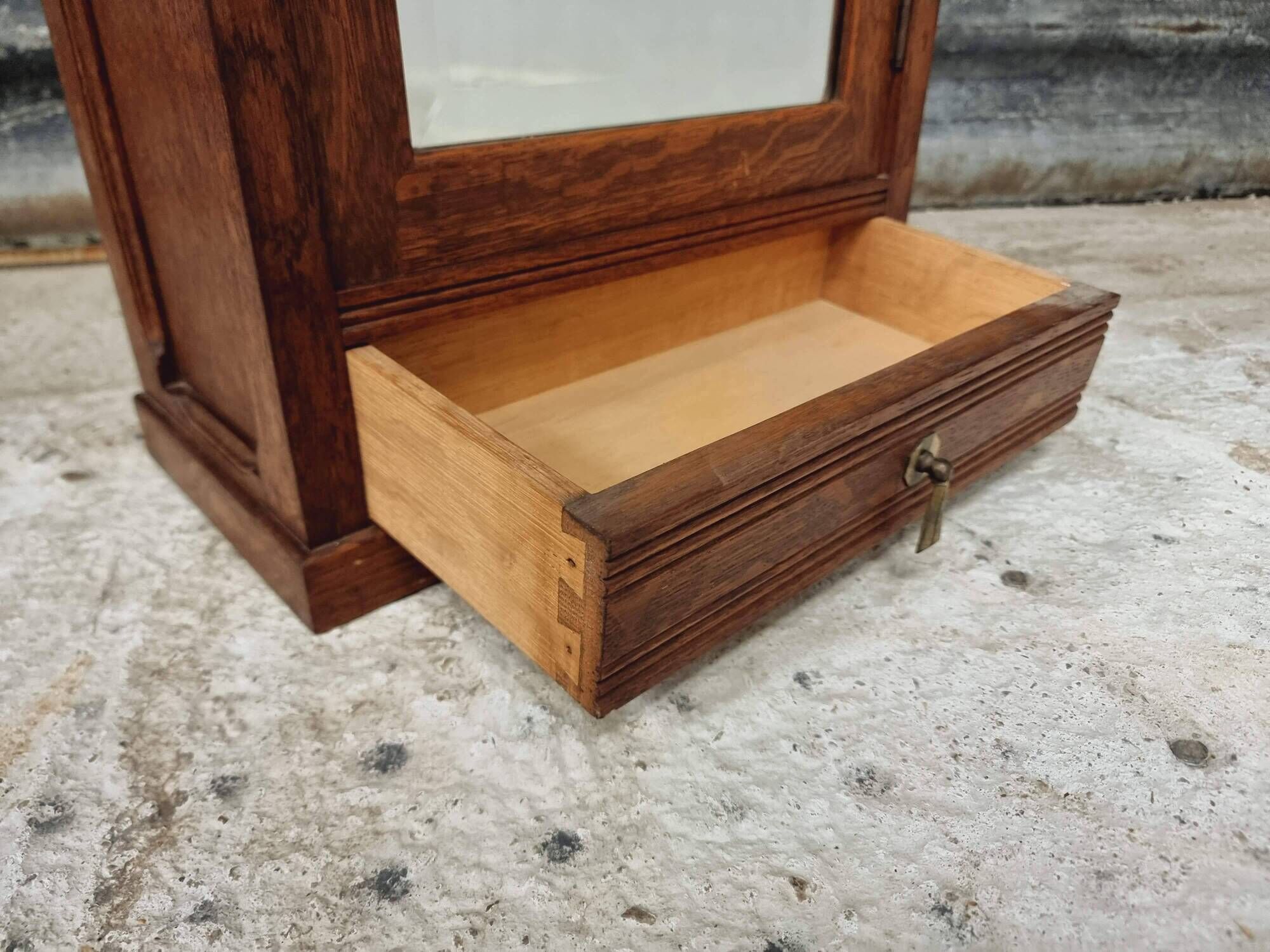 Antique medicine cabinet hanging cabinet Art Deco oak