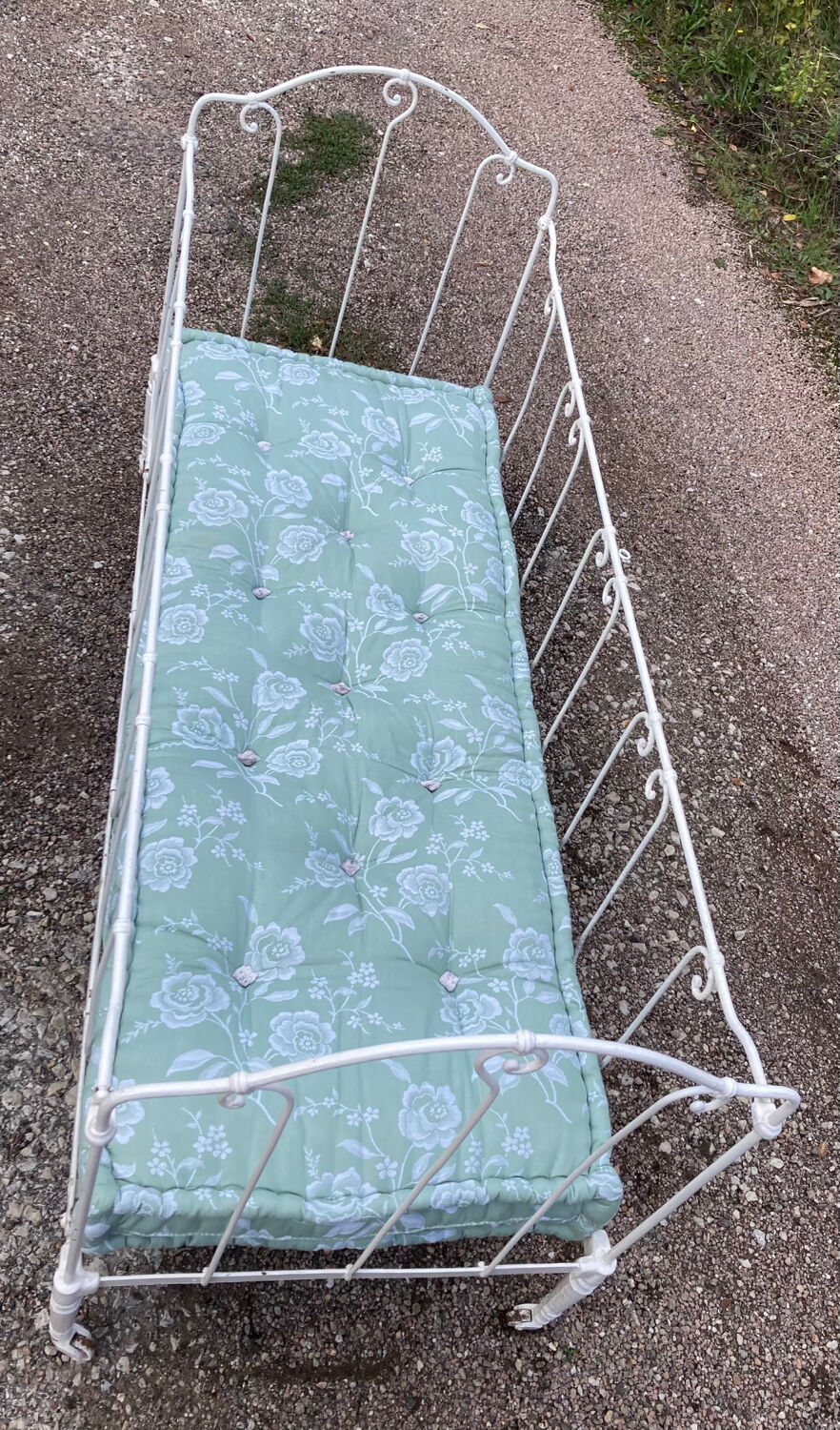 19th century wrought iron baby bed convertible into a bench + wool mattress