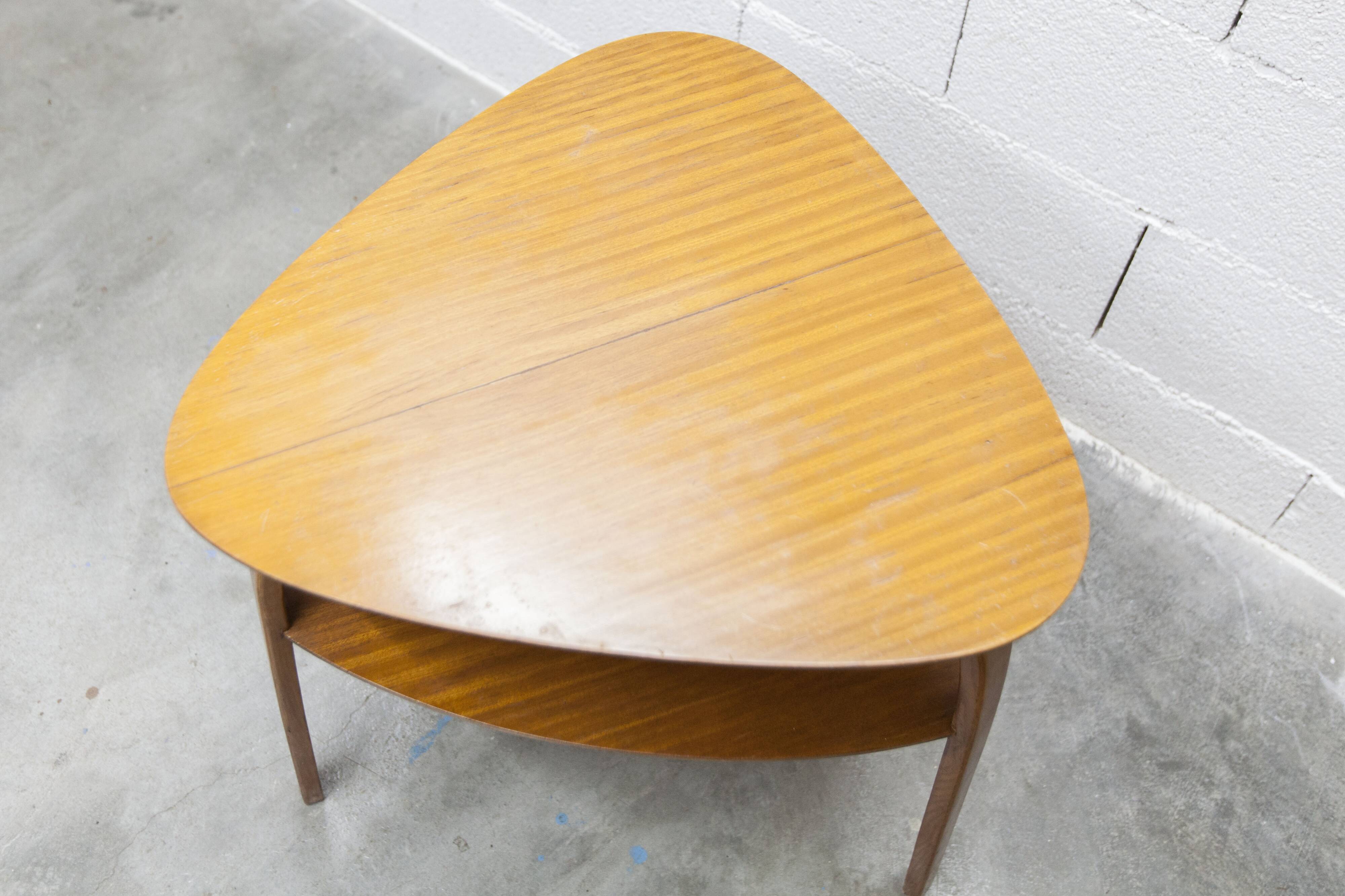 Guéridon / table basse tripode Bow Wood dessin Steiner pour Baumann 1960