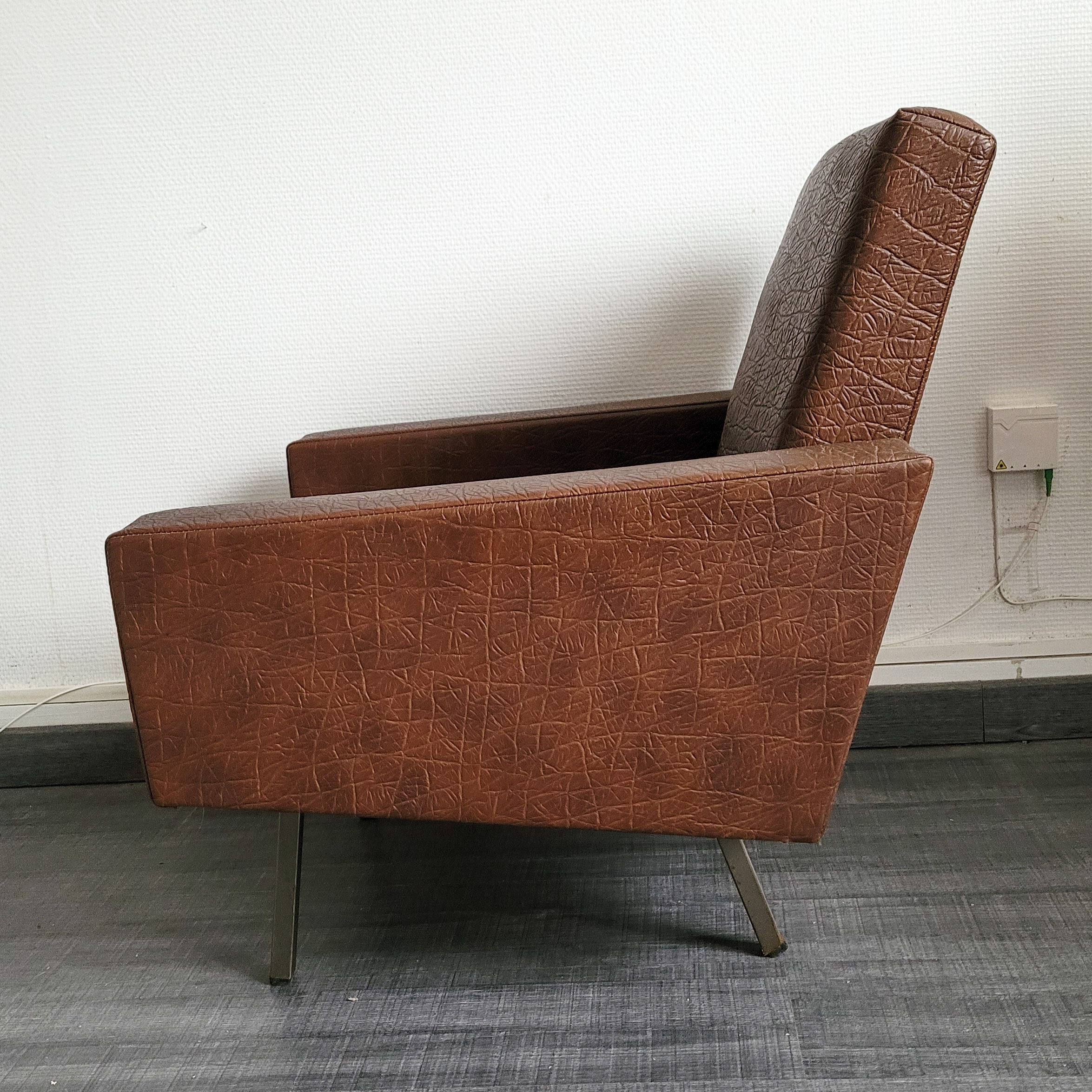 Fauteuil en skaï marron vintage